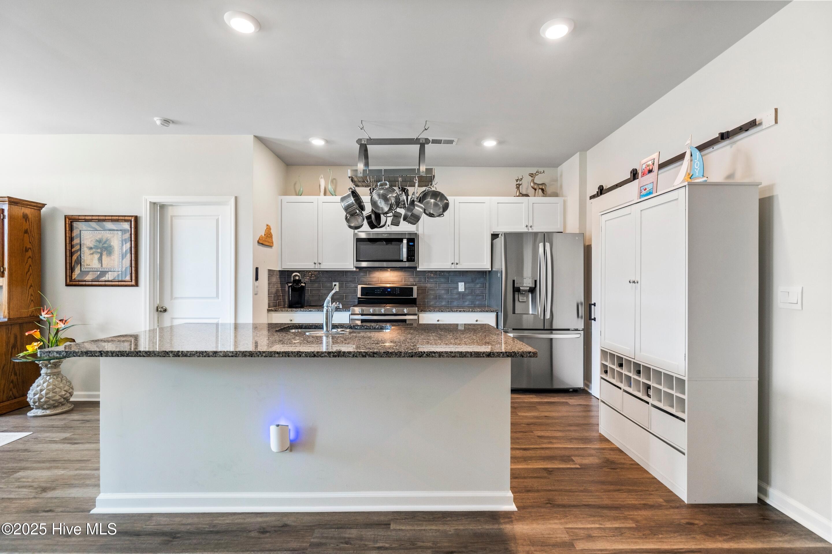 100531826 | Photo 24