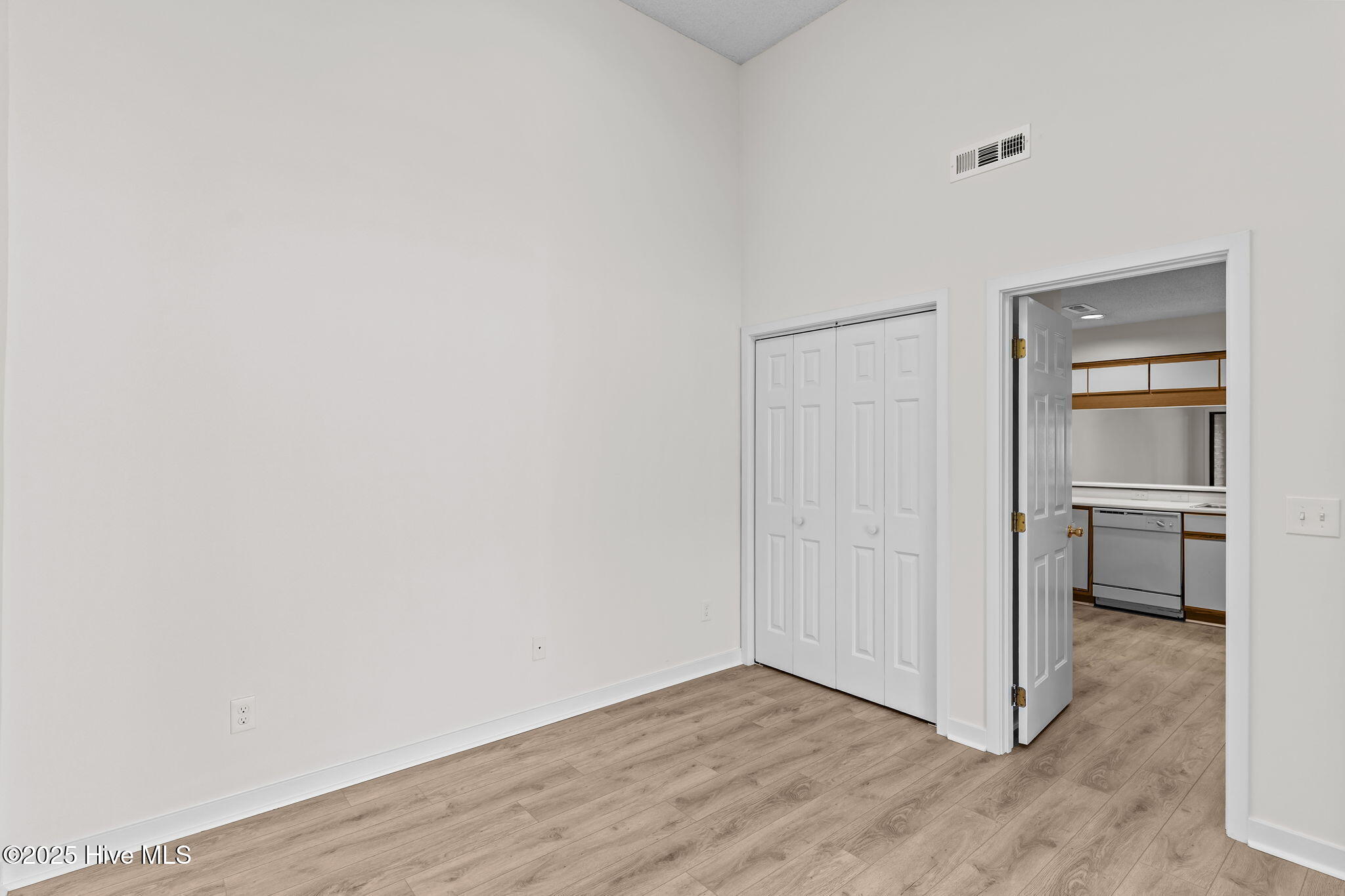 100537867 | Photo 27