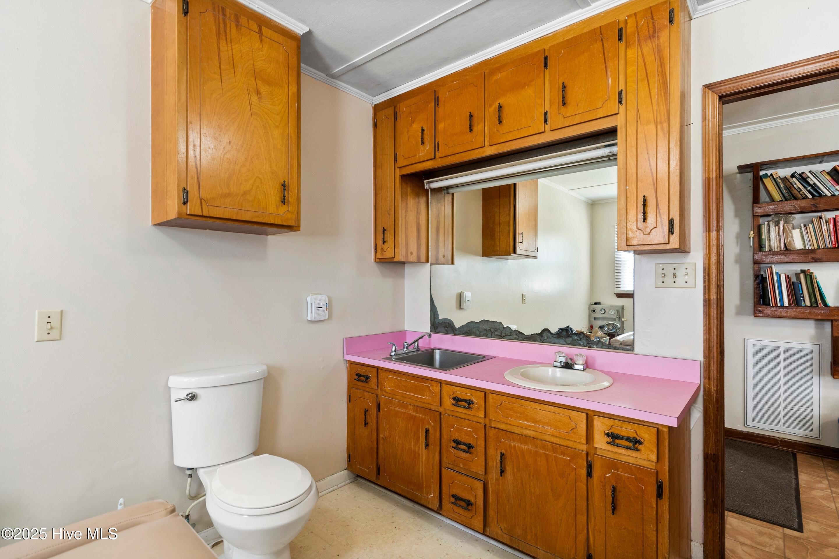 100528084 | Photo 22