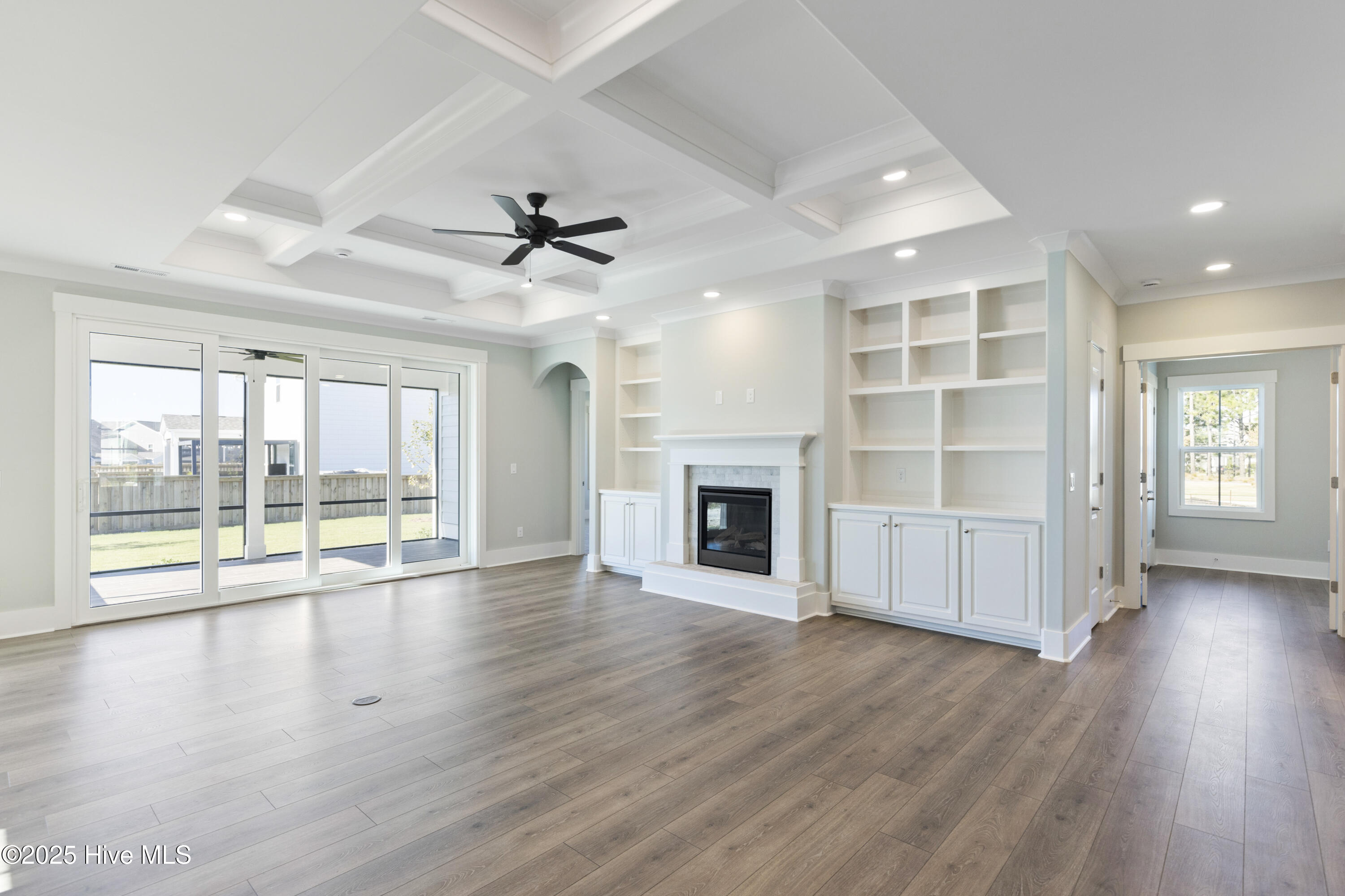 100557936 | Photo 10