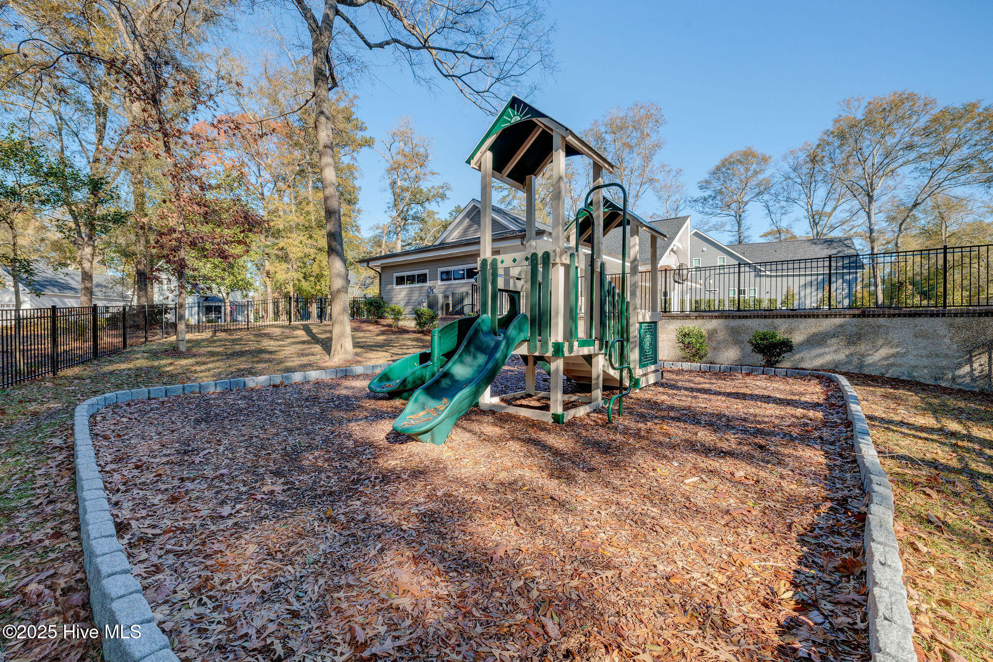 100545001 | Photo 26