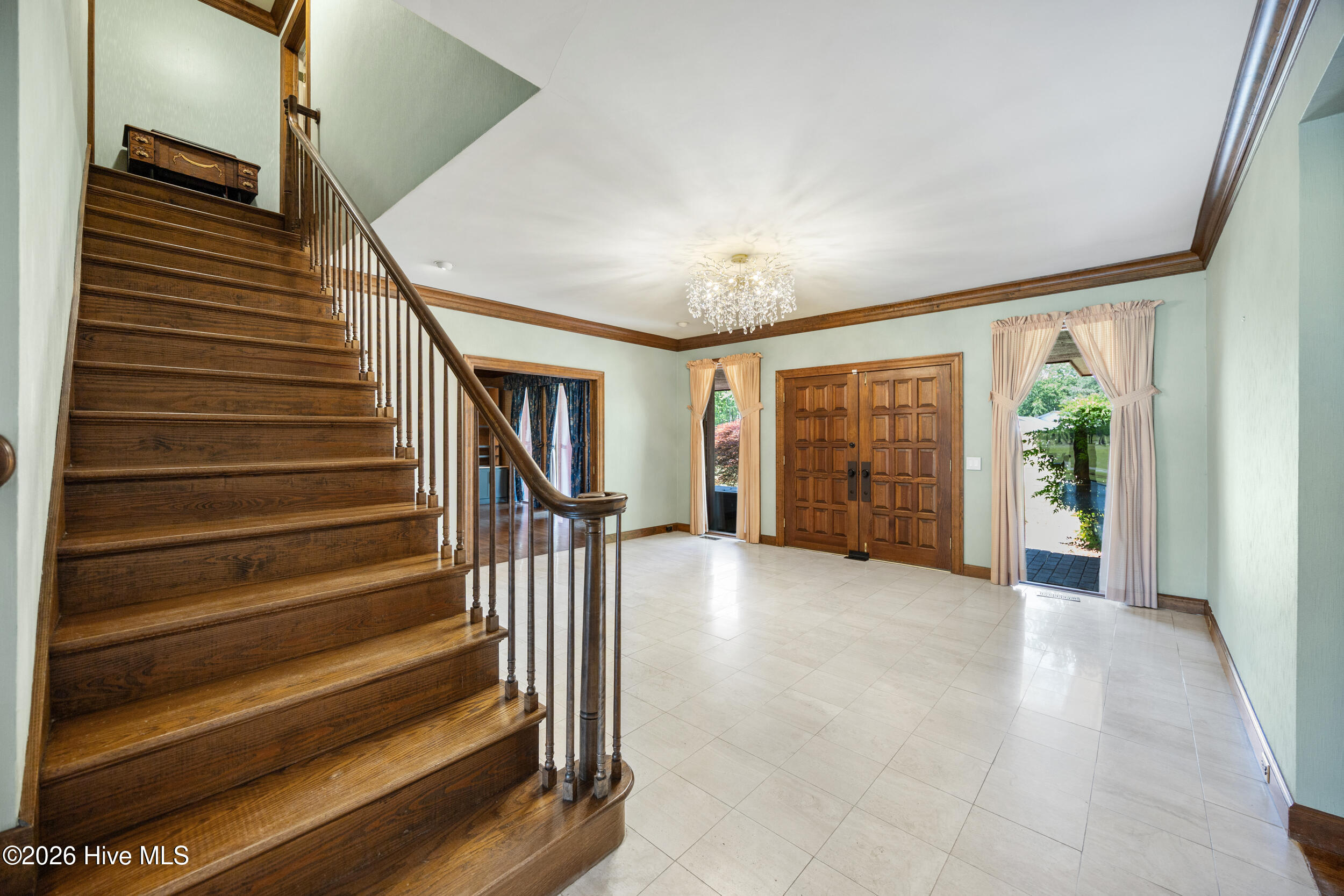 004 ccd 260504 entry foyer 4