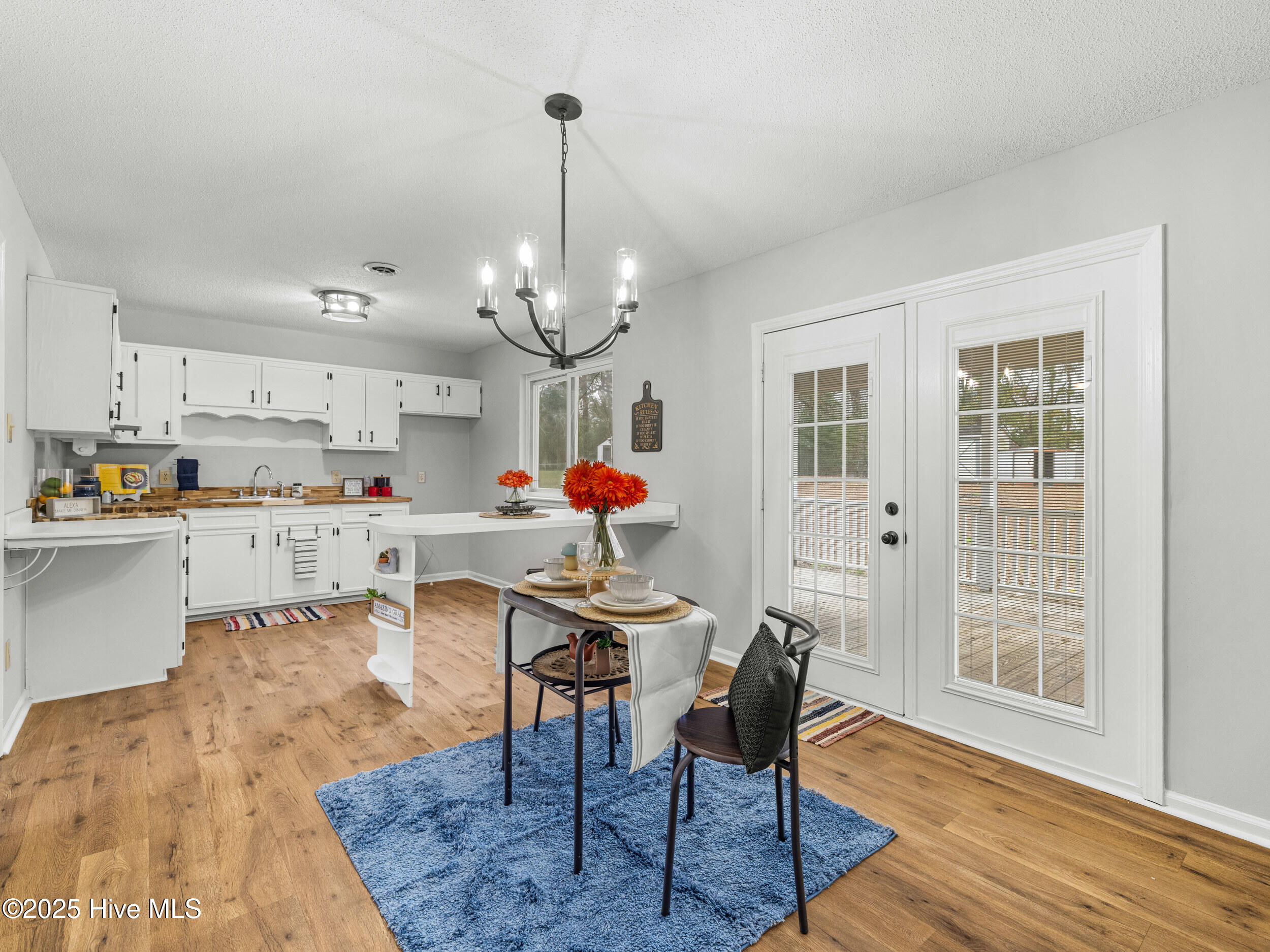 100546009 | Photo 23