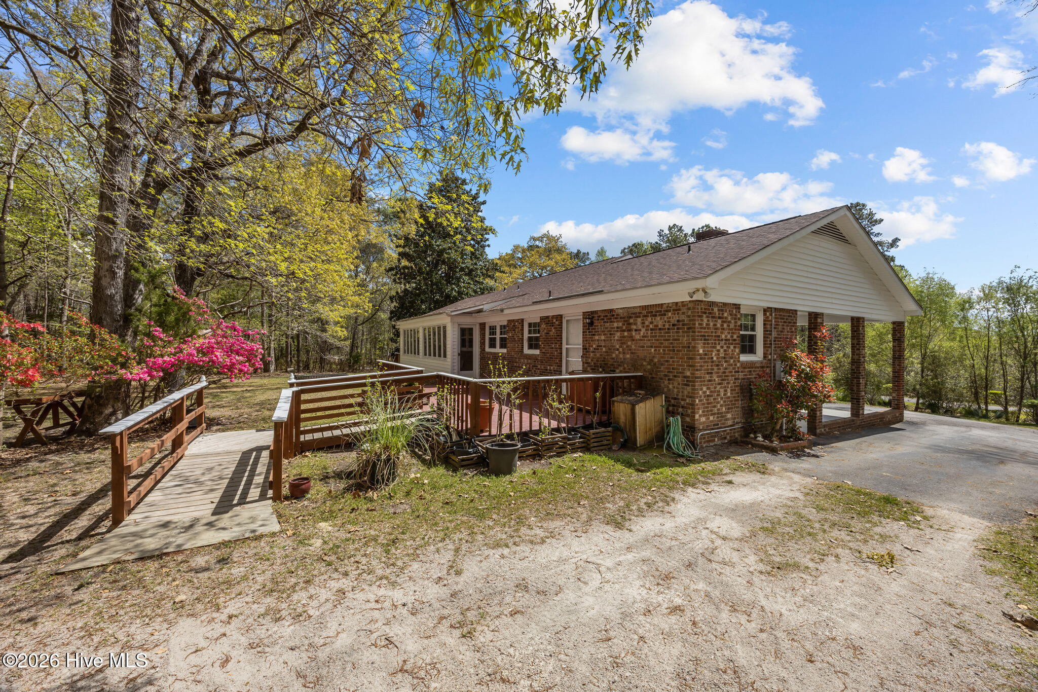 512 Raymond Drive,Arapahoe