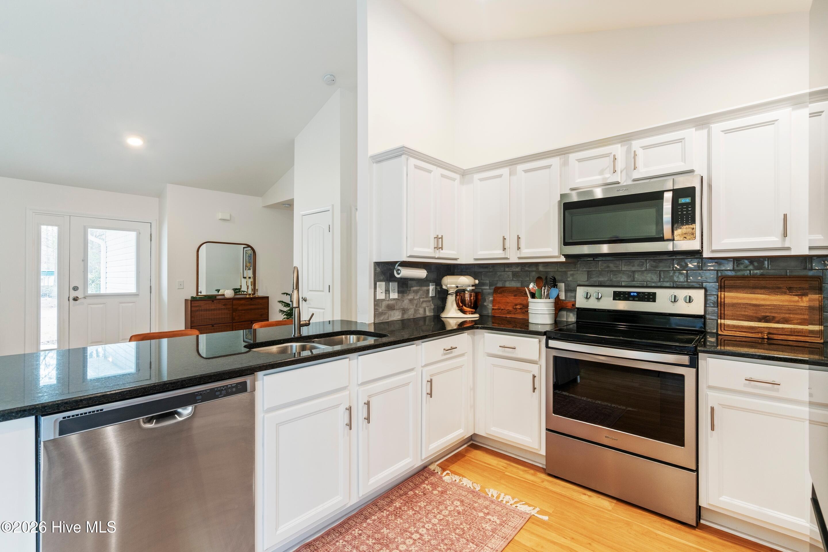 100549435 | Photo 16