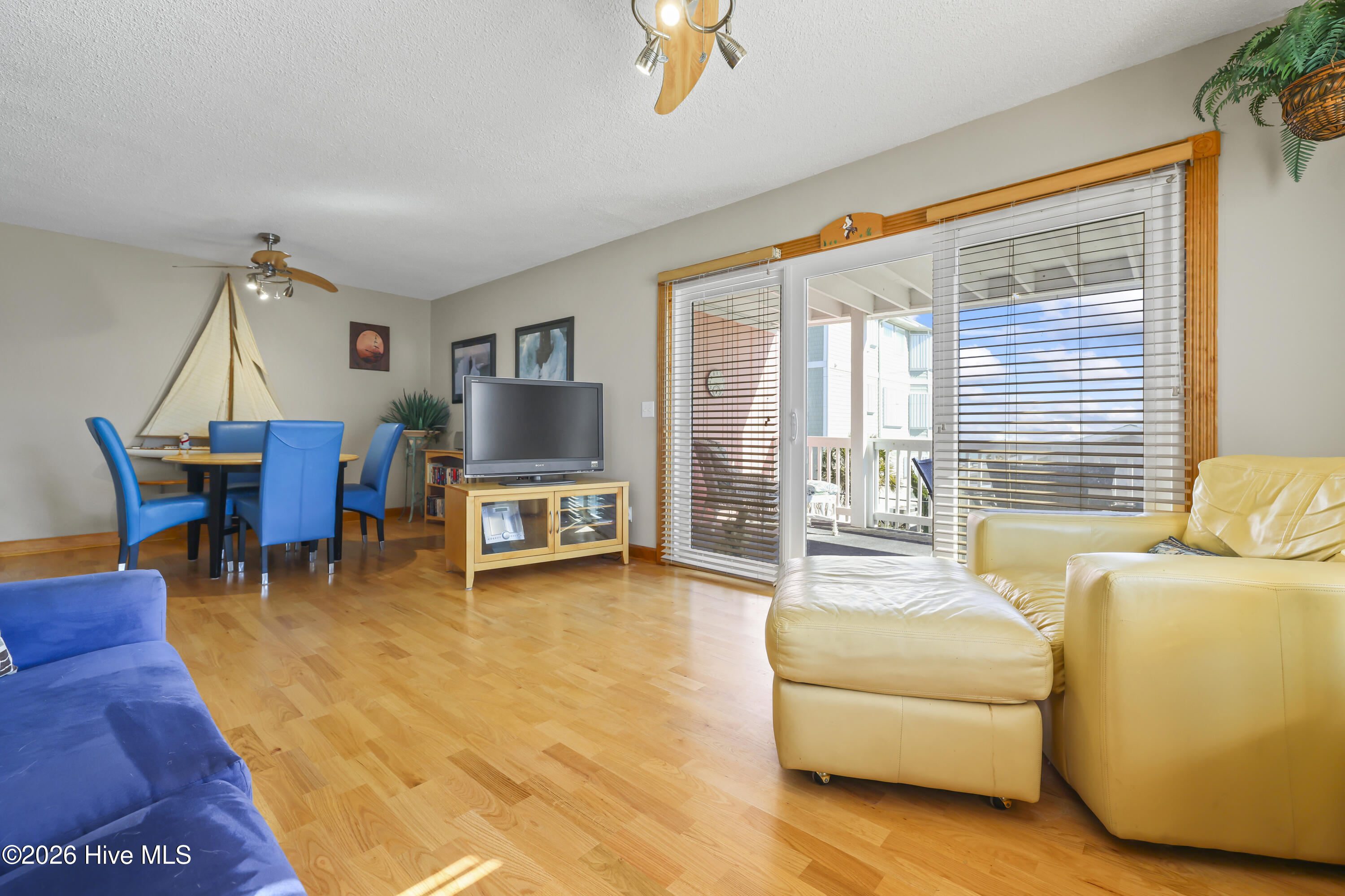 100552115 | Photo 14