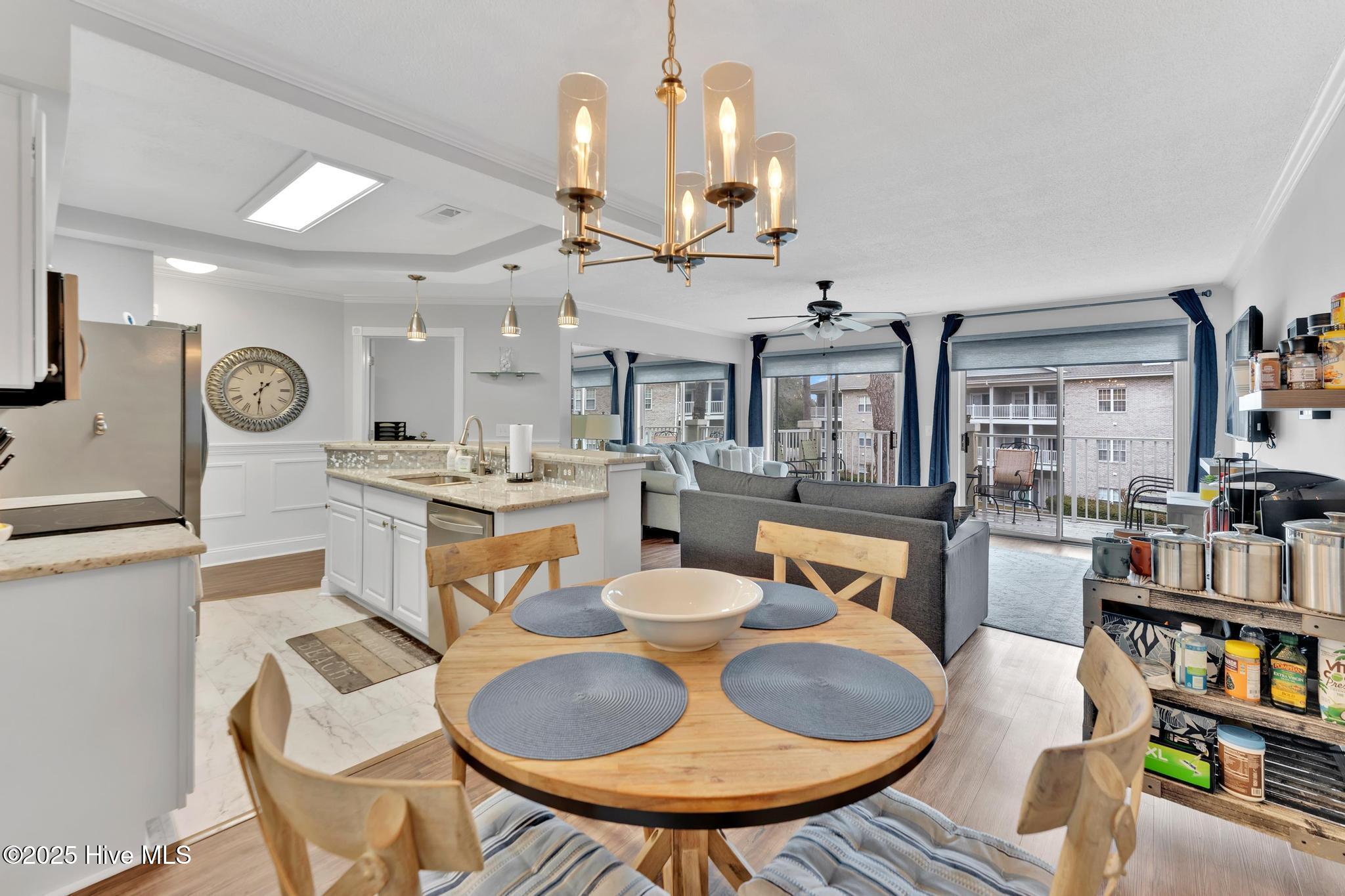 100558066 | Photo 25