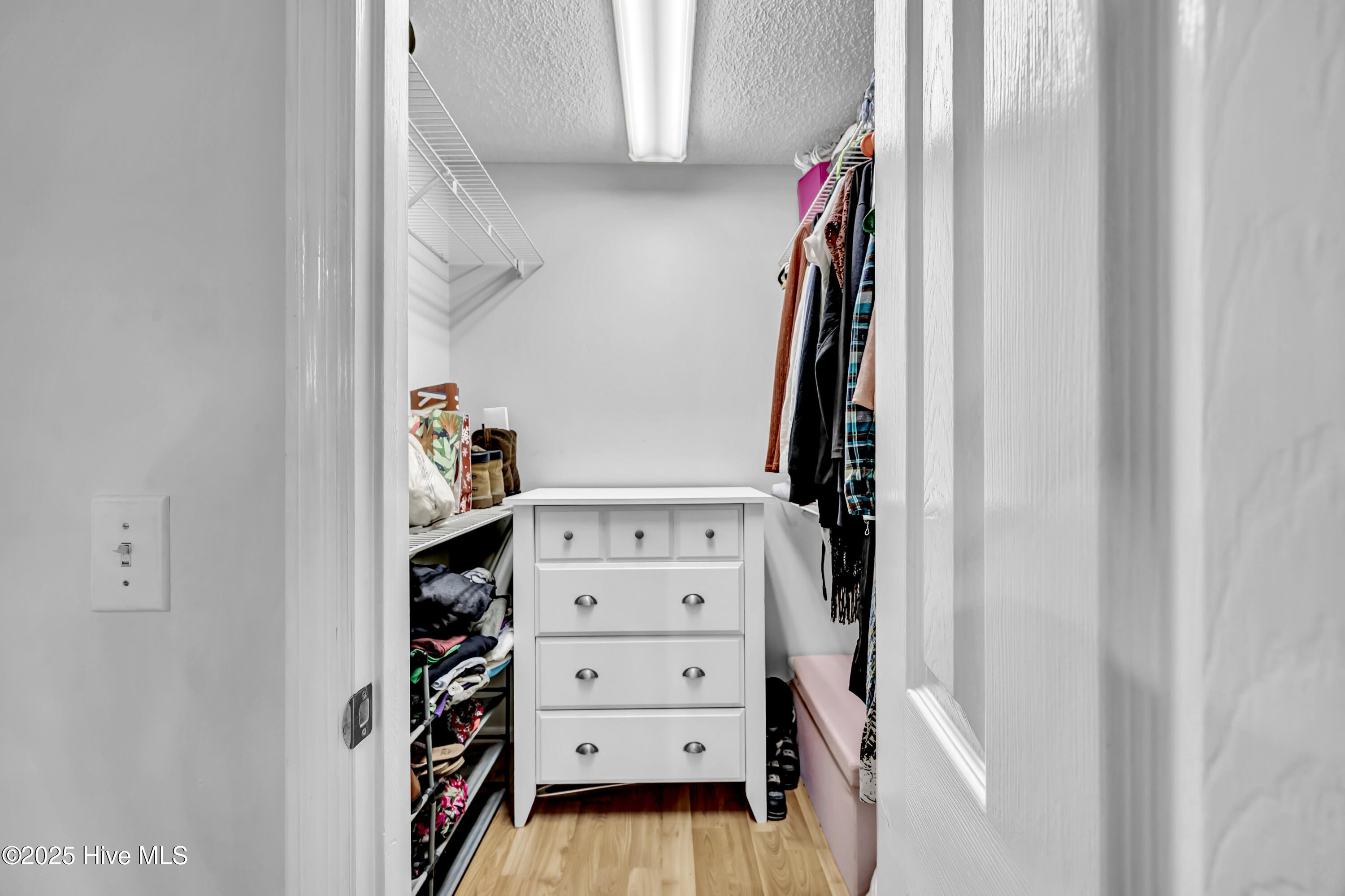 100525615 | Photo 27