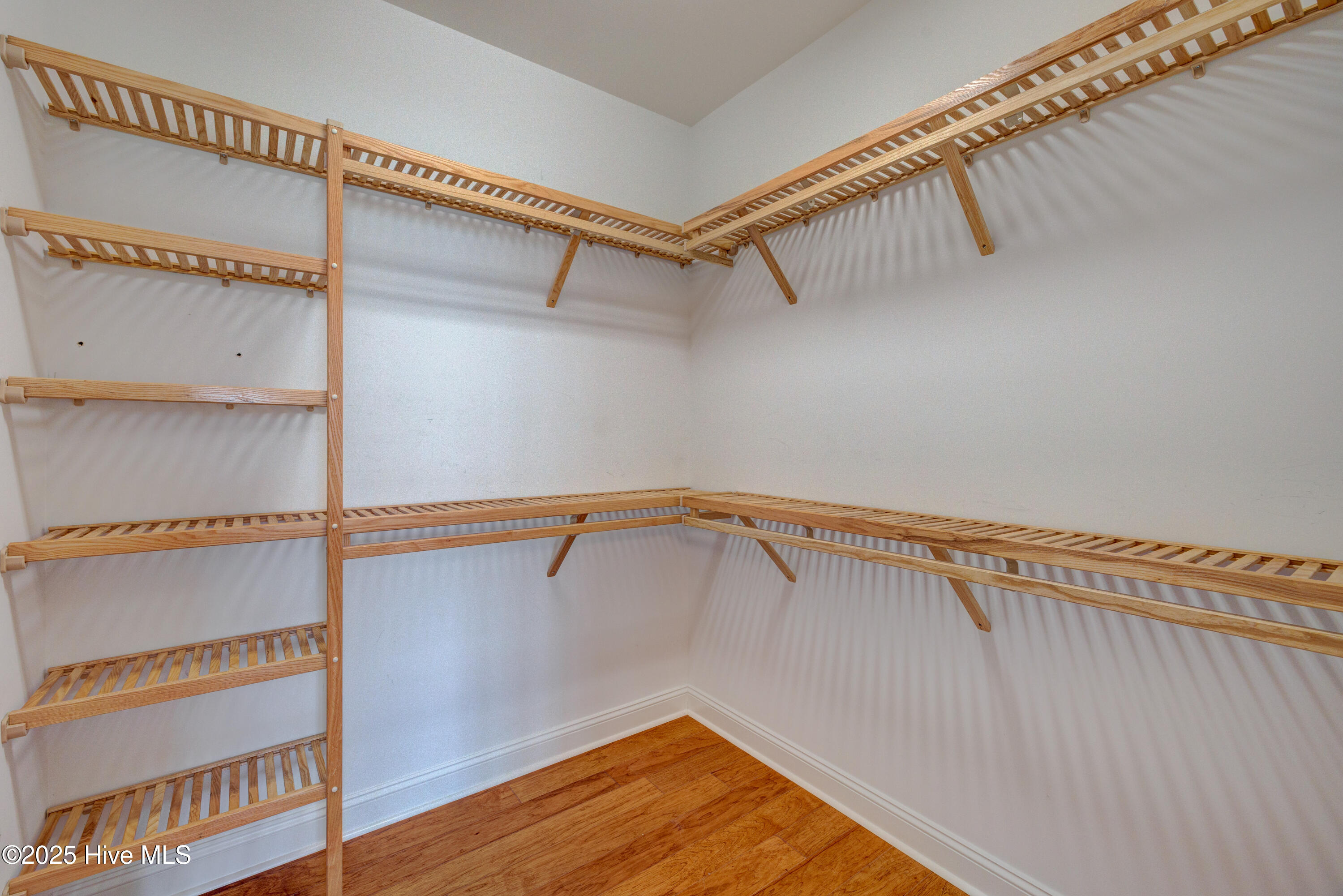 100527898 | Photo 37