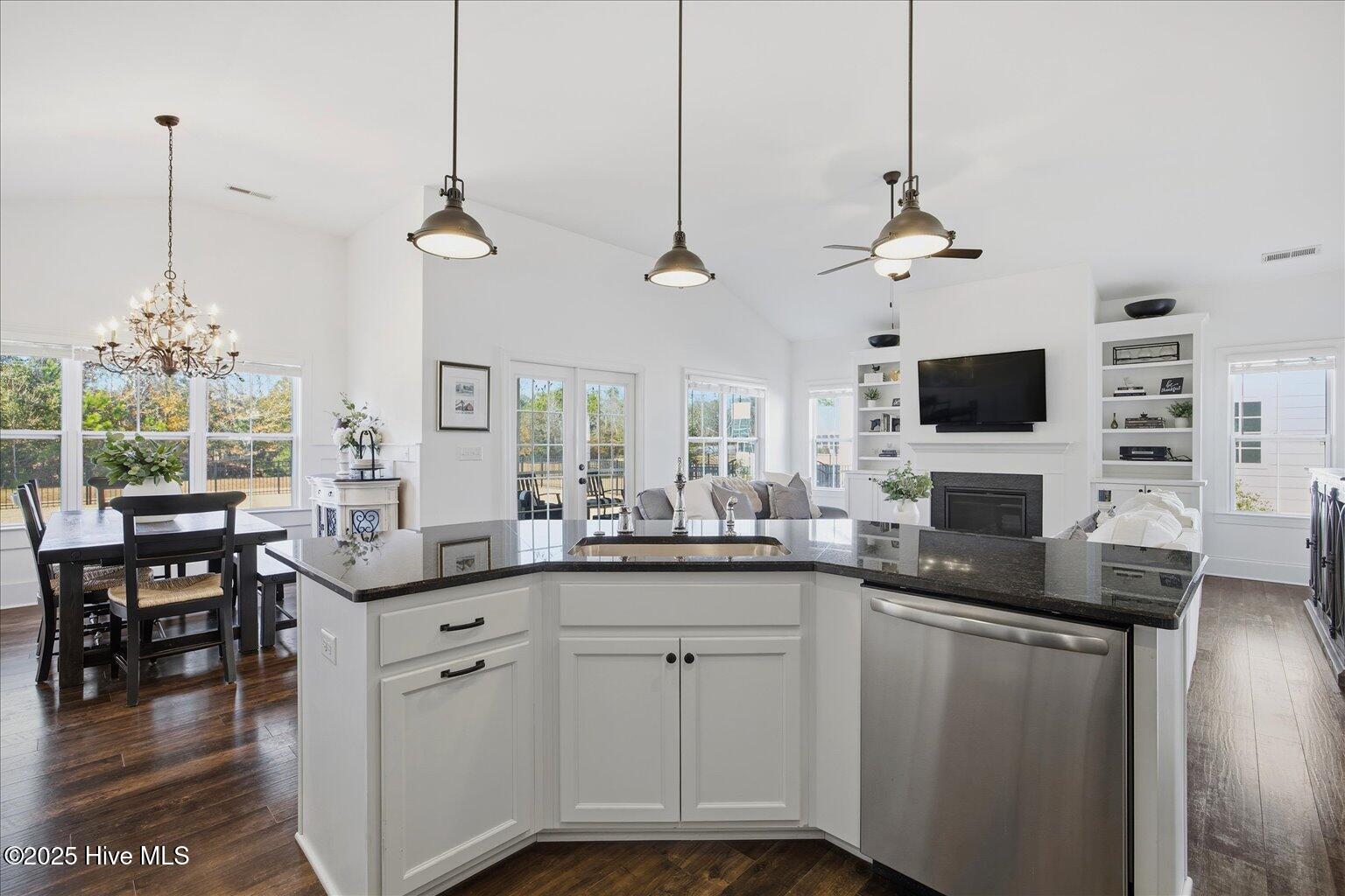 100547159 | Photo 14