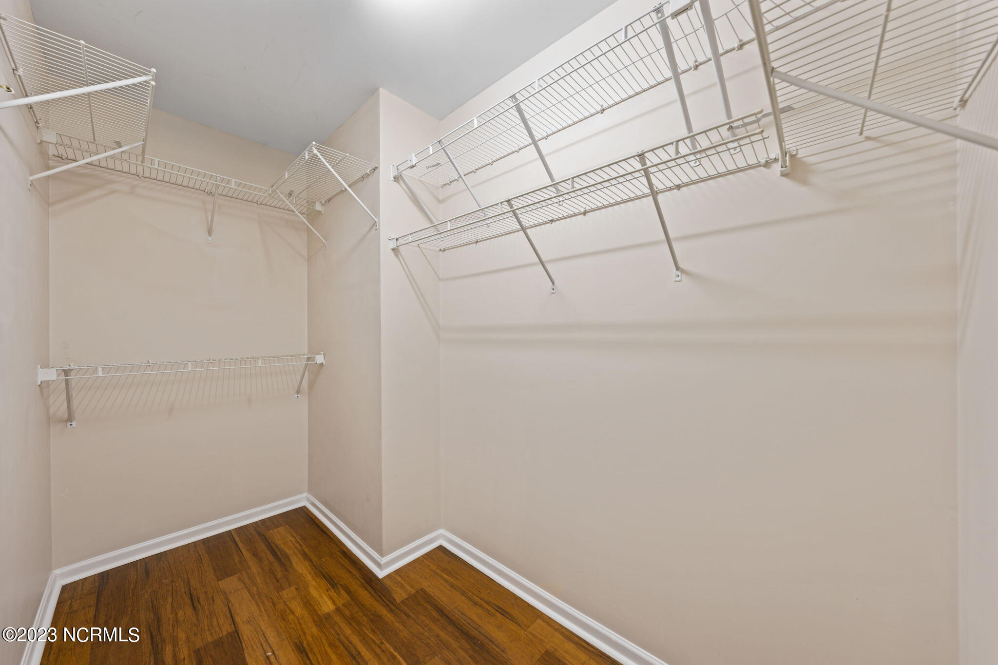 100569338 | Photo 16