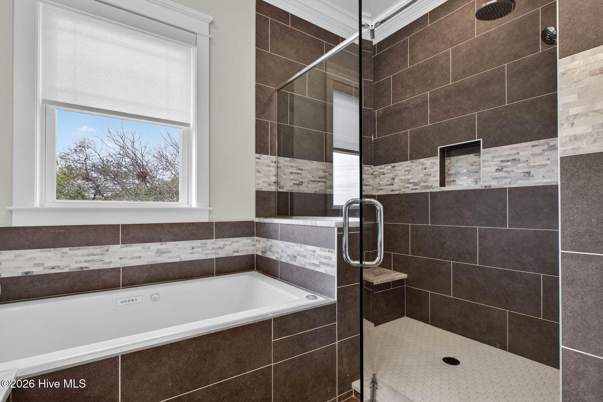 100563982 | Photo 31