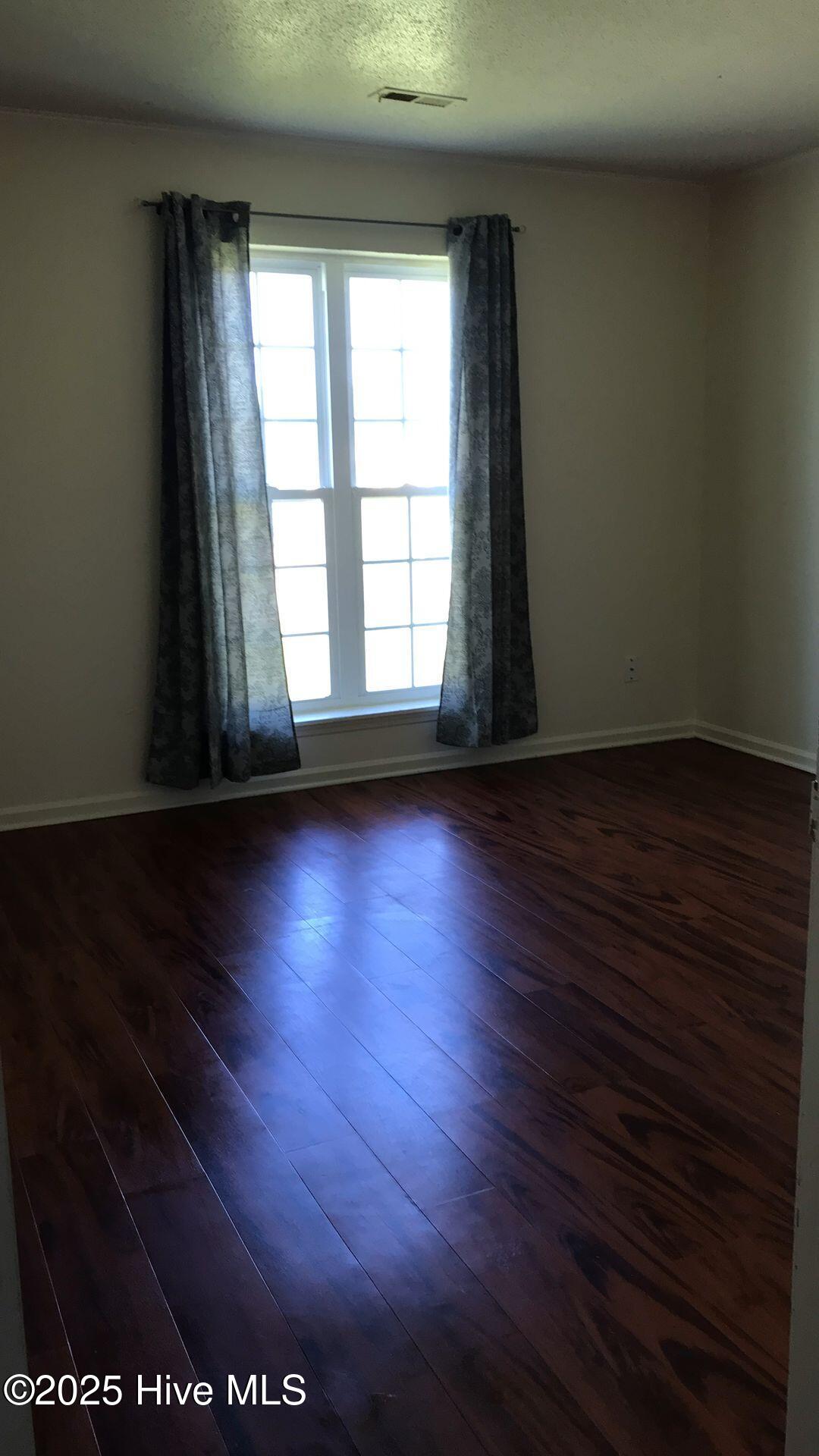 100527412 | Photo 15