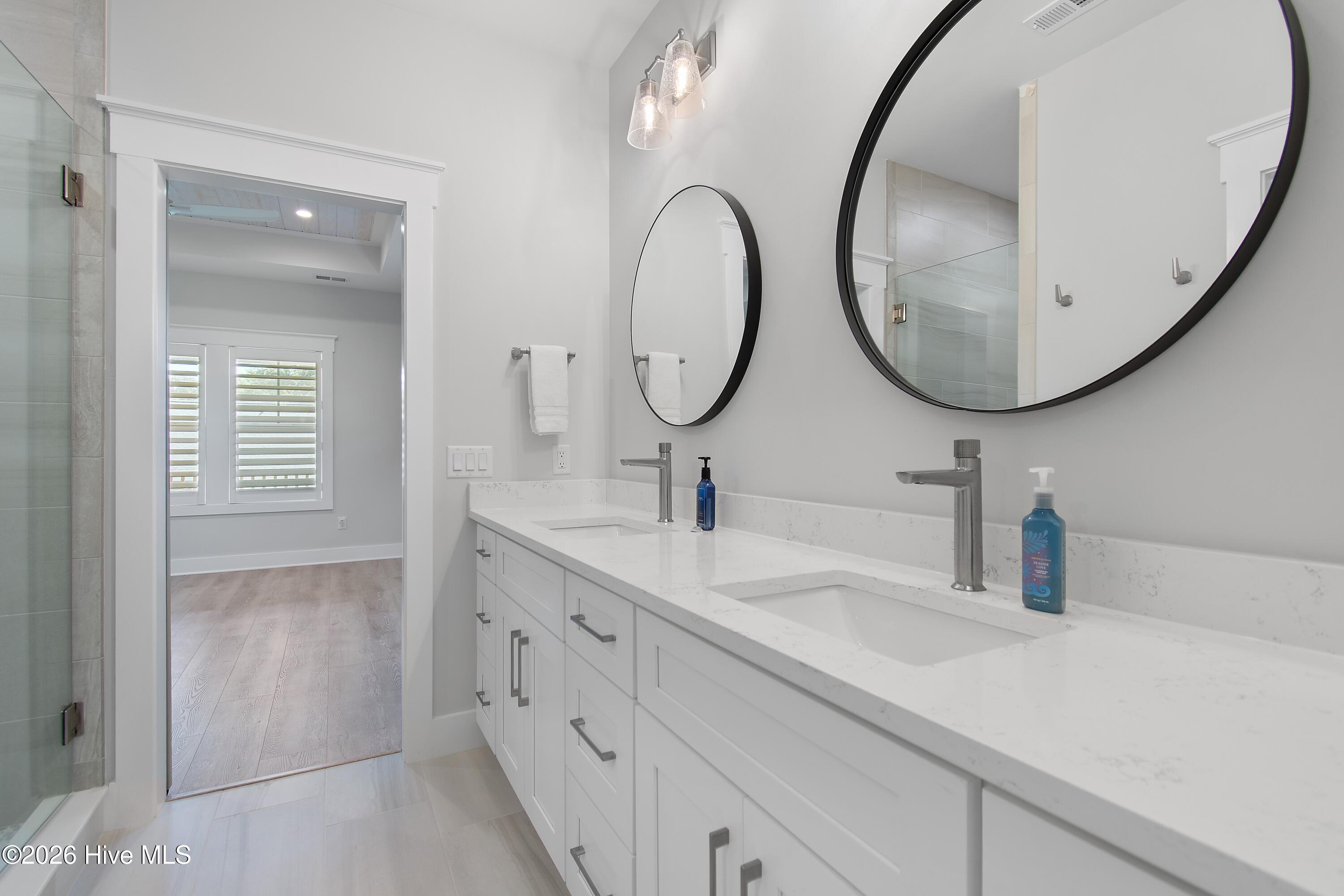 100567576 | Photo 28