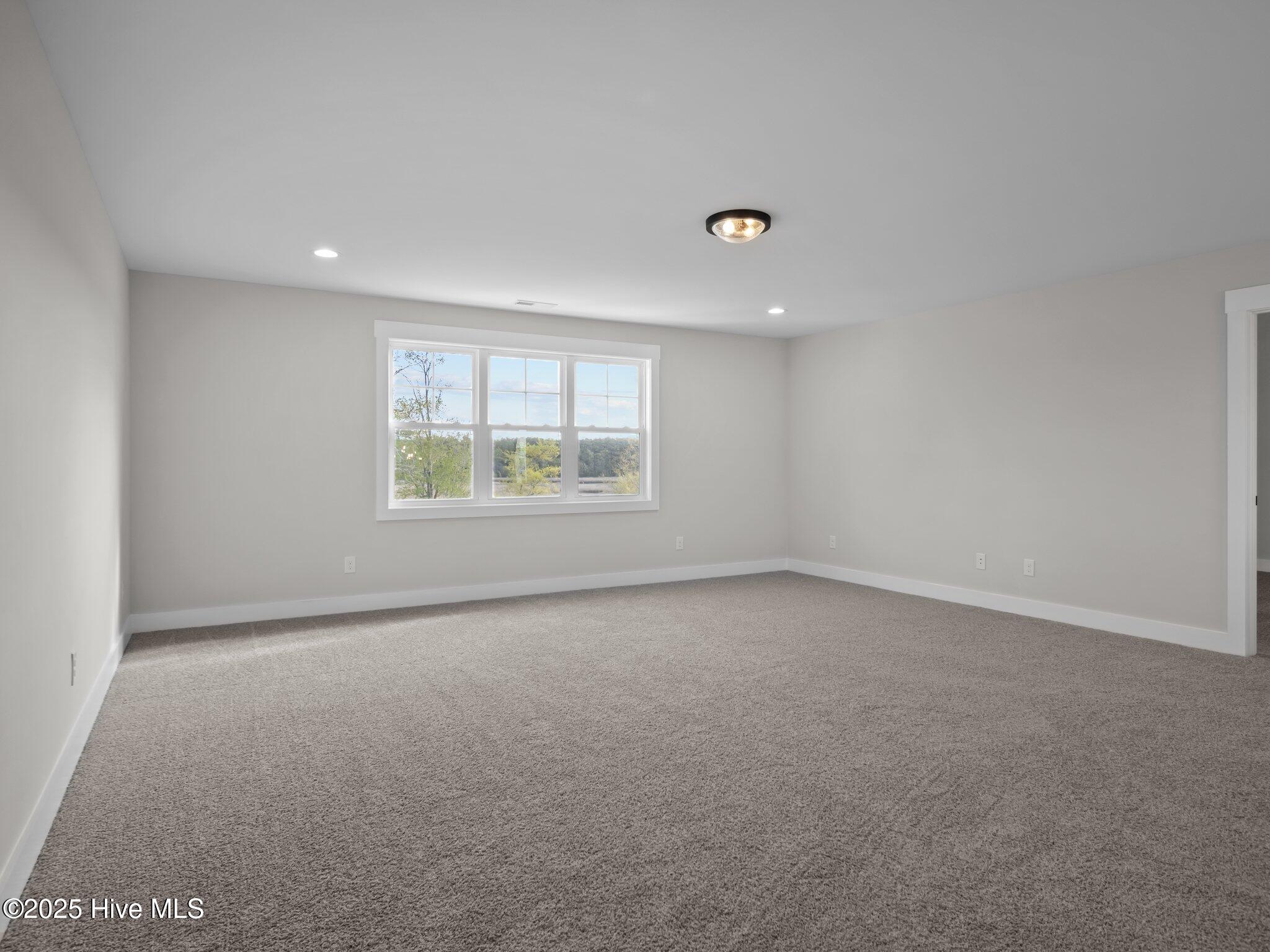 100487102 | Photo 37