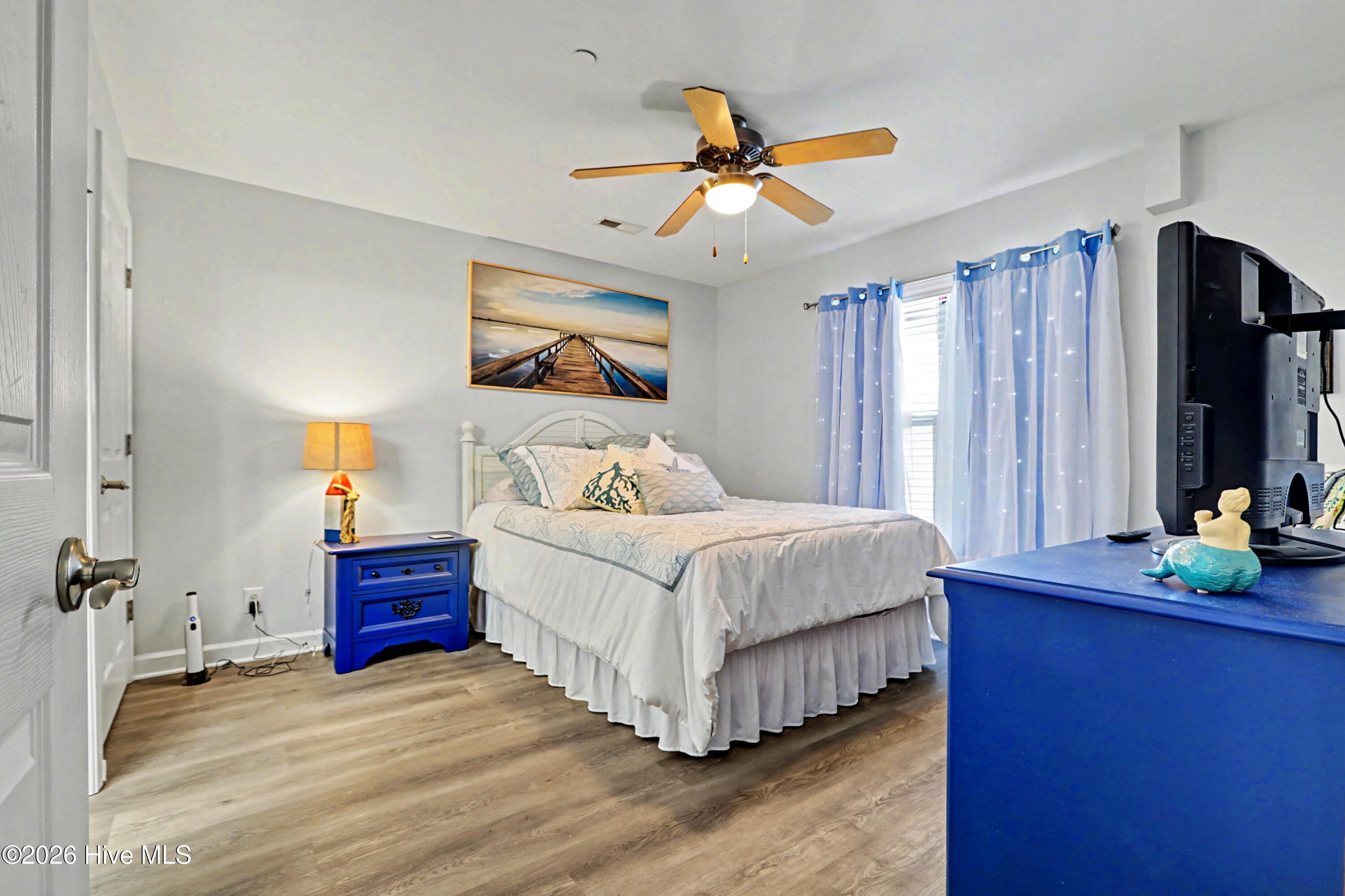 100561250 | Photo 23