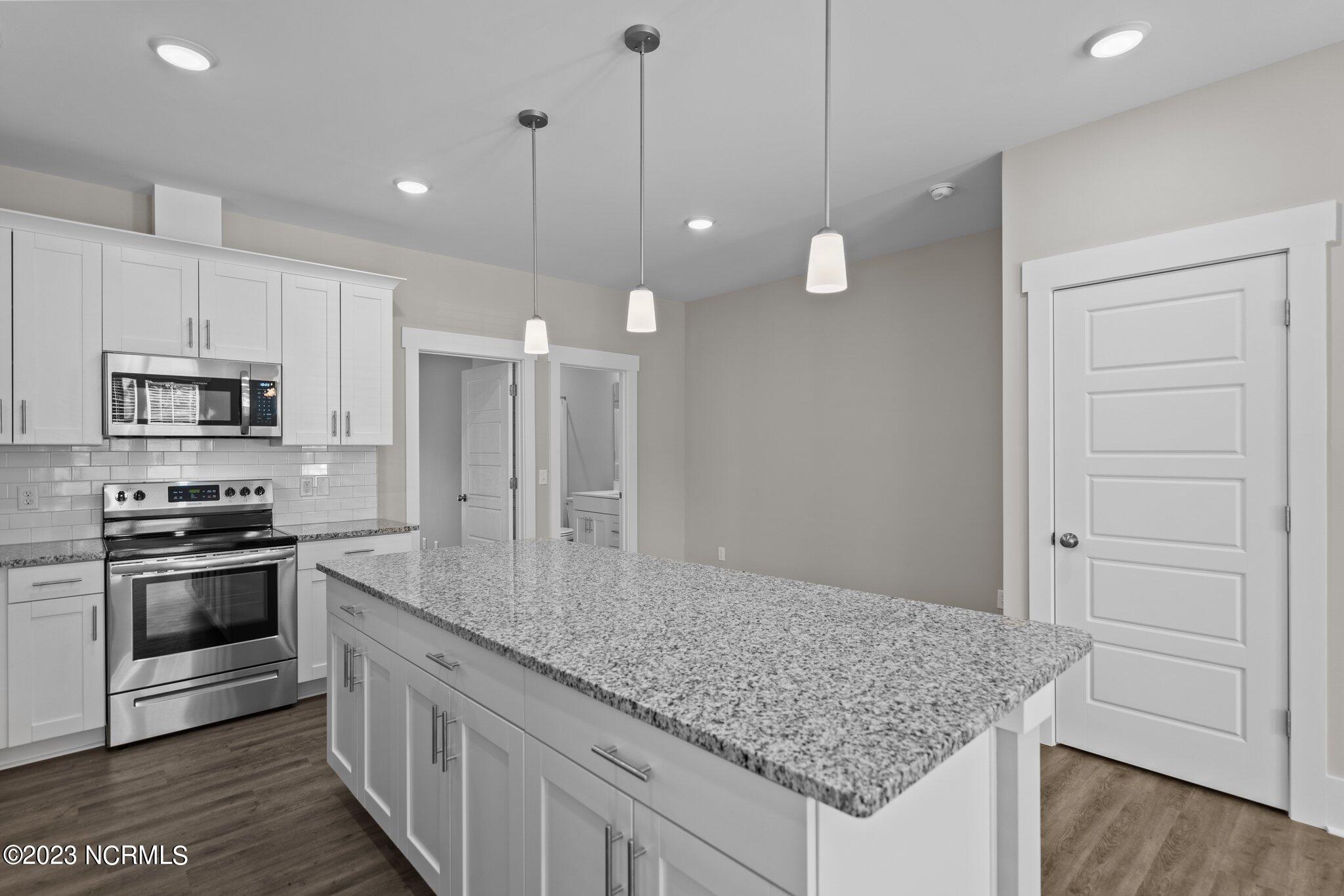 100545578 | Photo 43