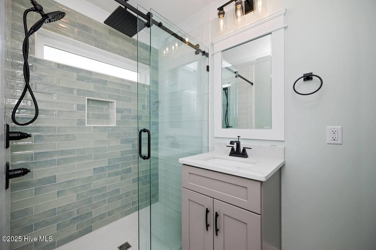 100527522 | Photo 35