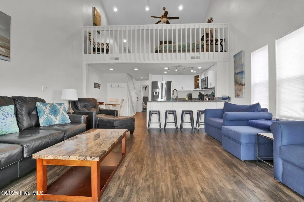 image_167004089 Surf Condo 738 Pic 6