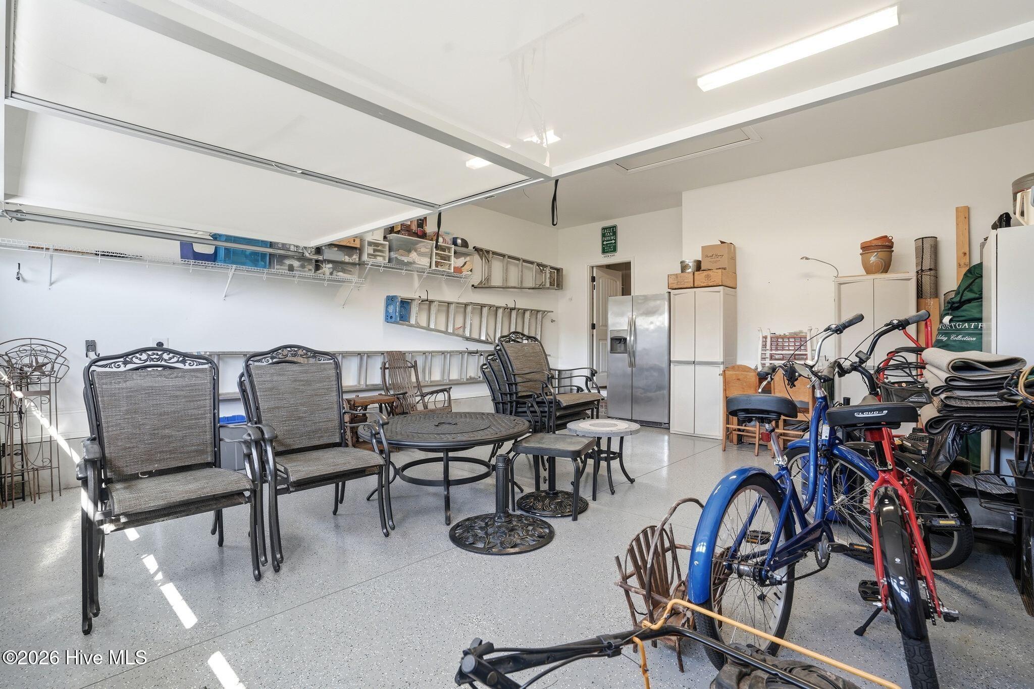 100559439 | Photo 70