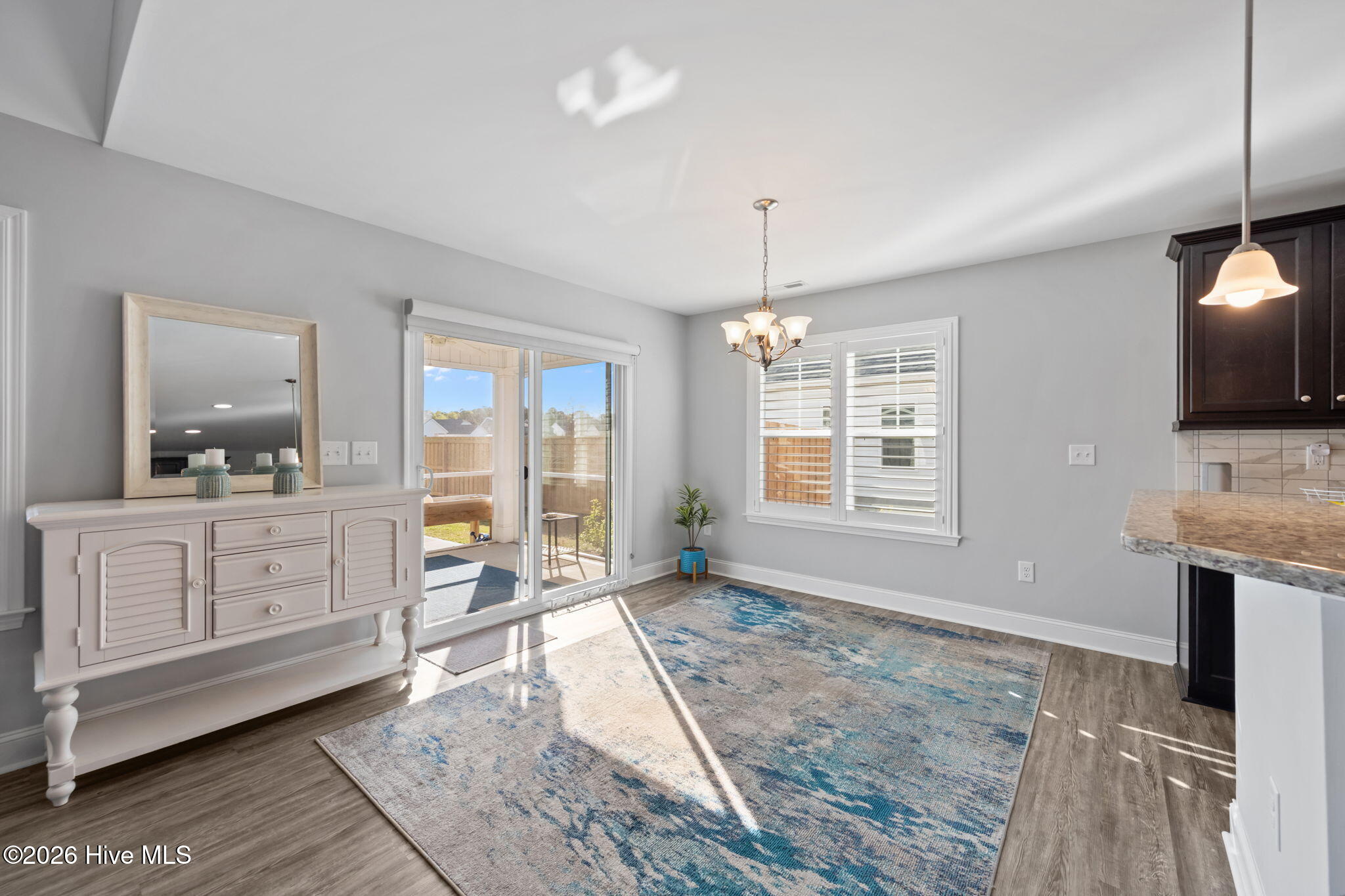 100561377 | Photo 14