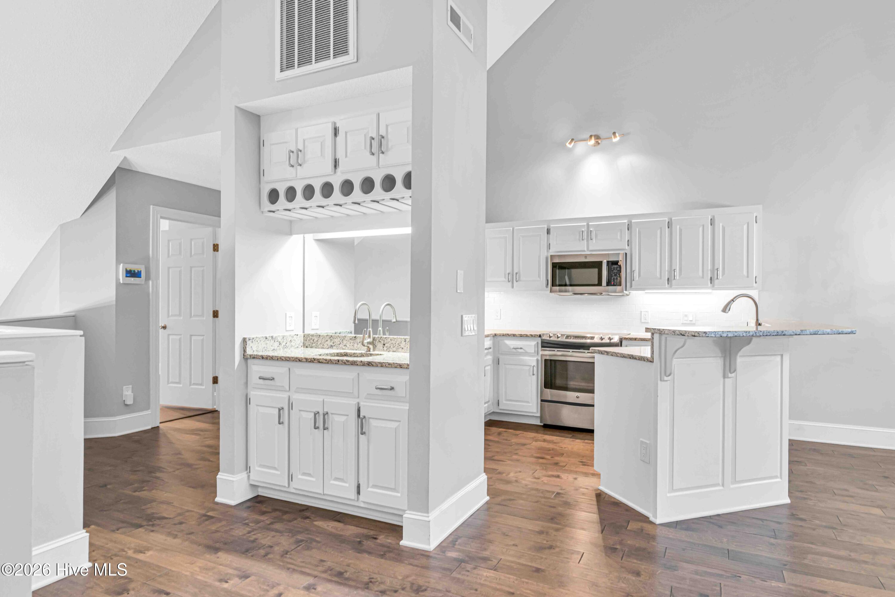 100555941 | Photo 28