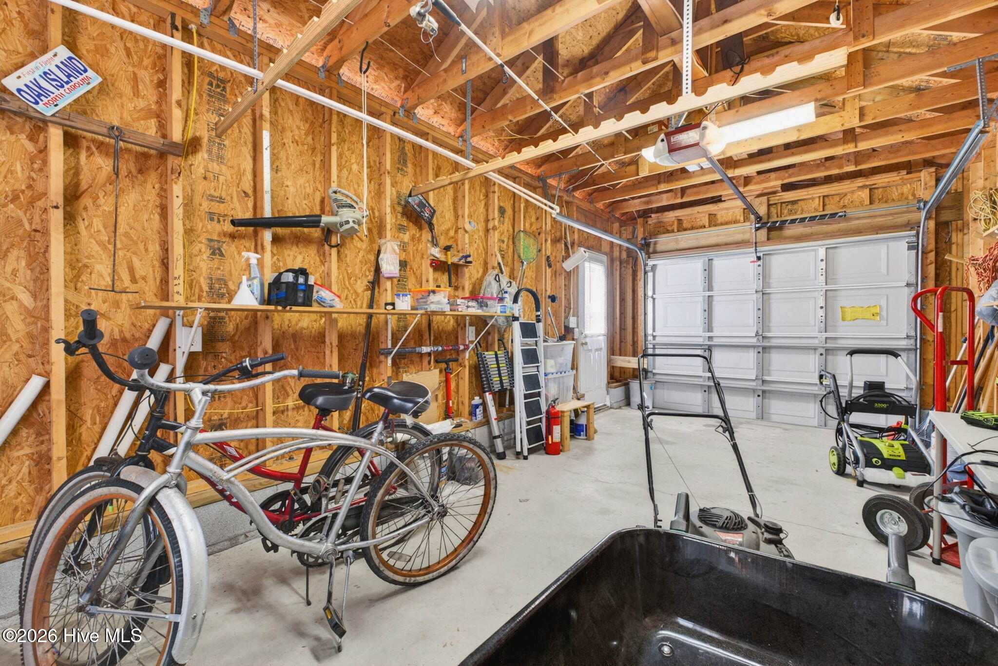 100568924 | Photo 27