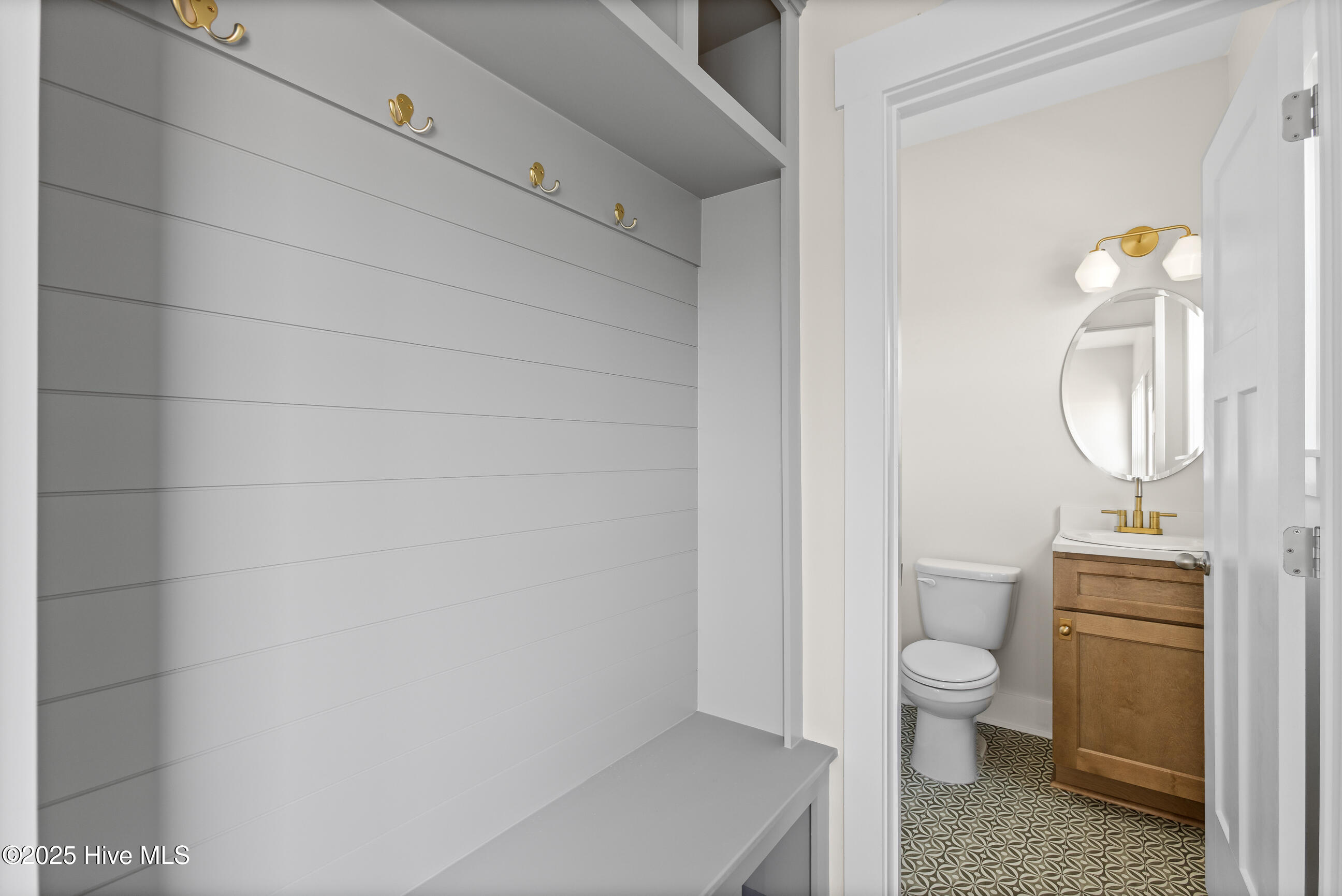 100546129 | Photo 14