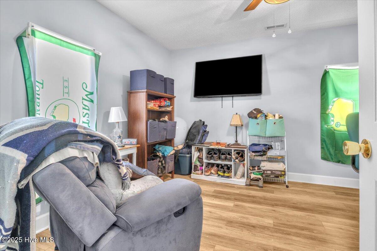 100521178 | Photo 18