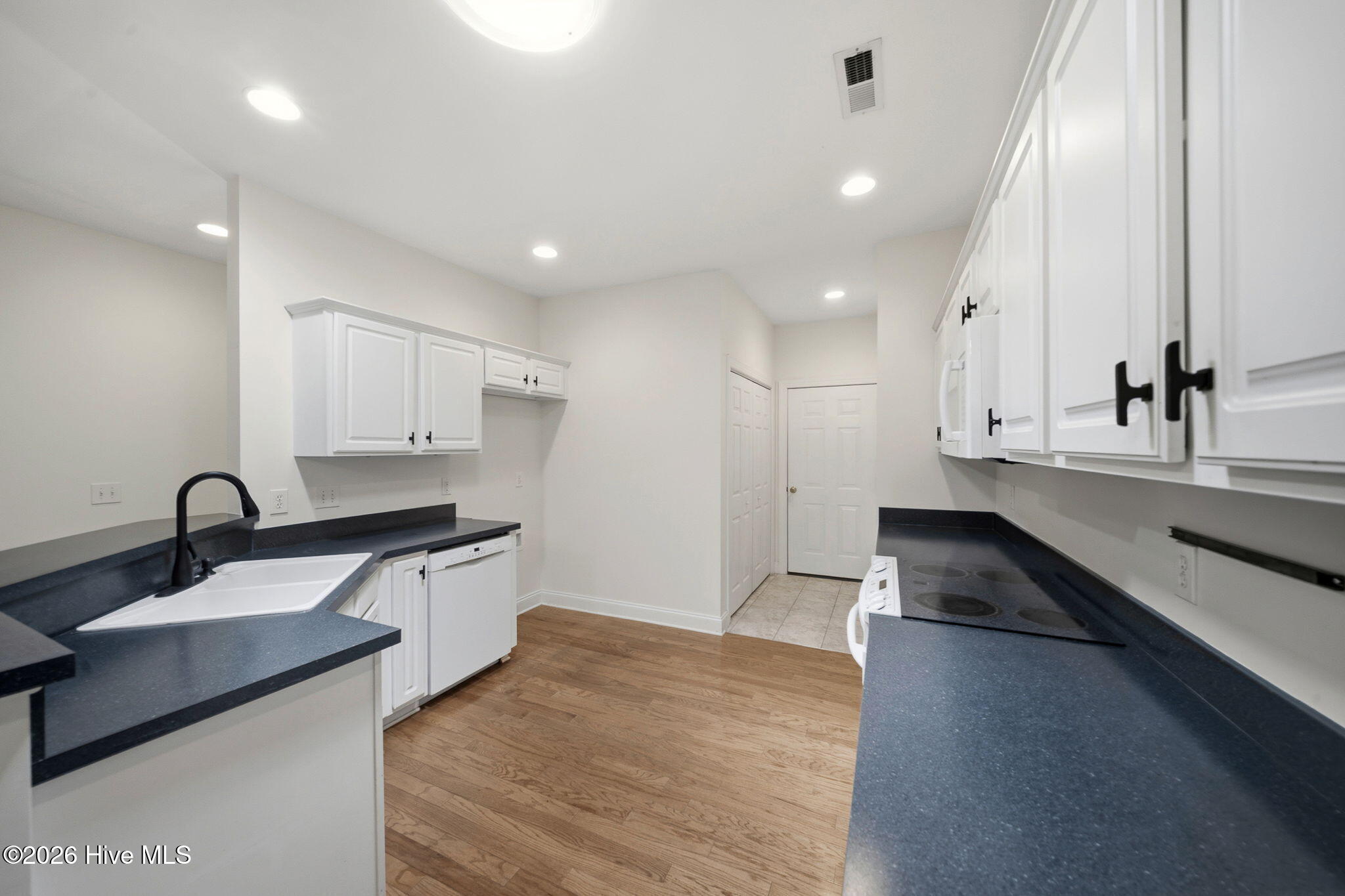 100567711 | Photo 16