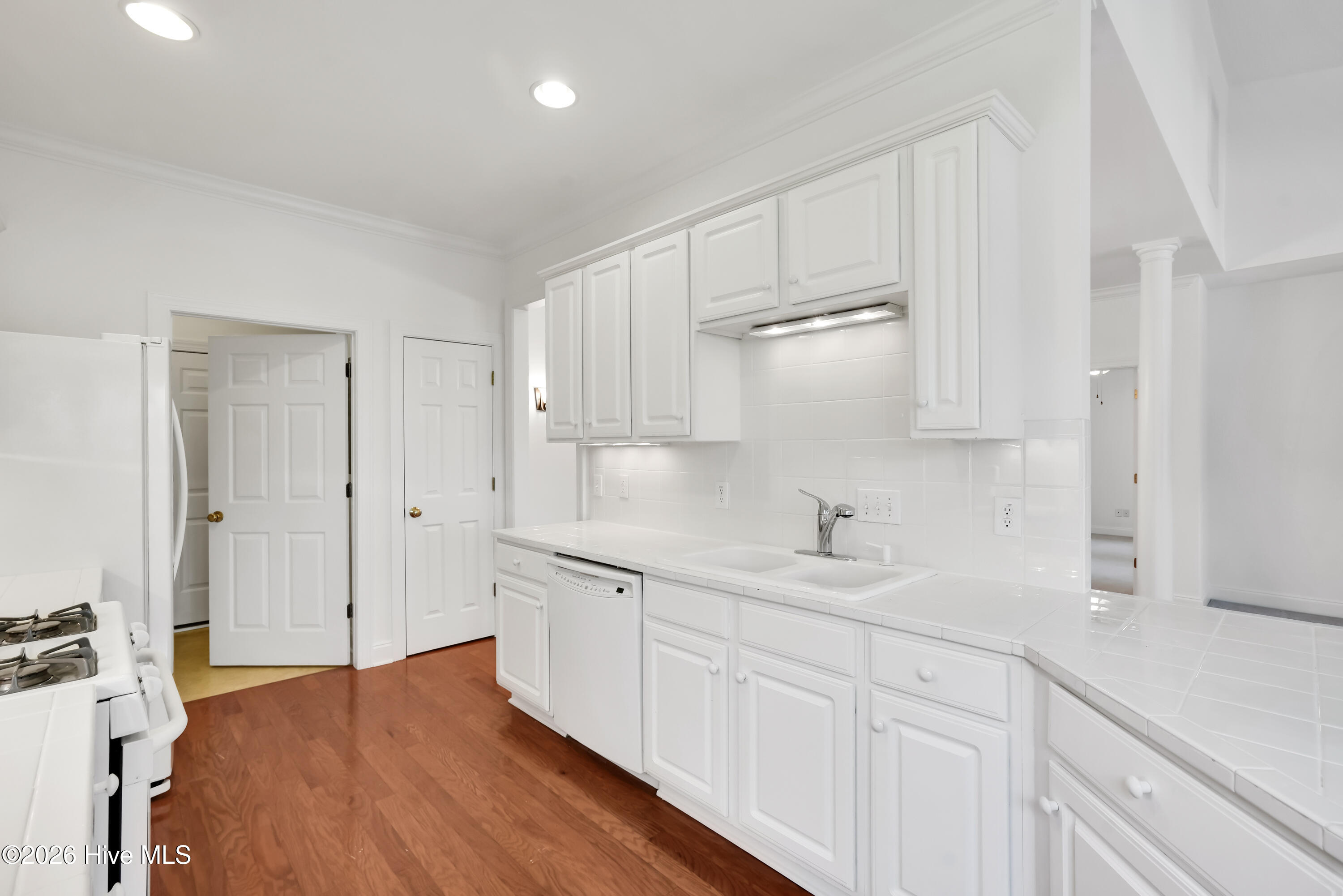 100554924 | Photo 15