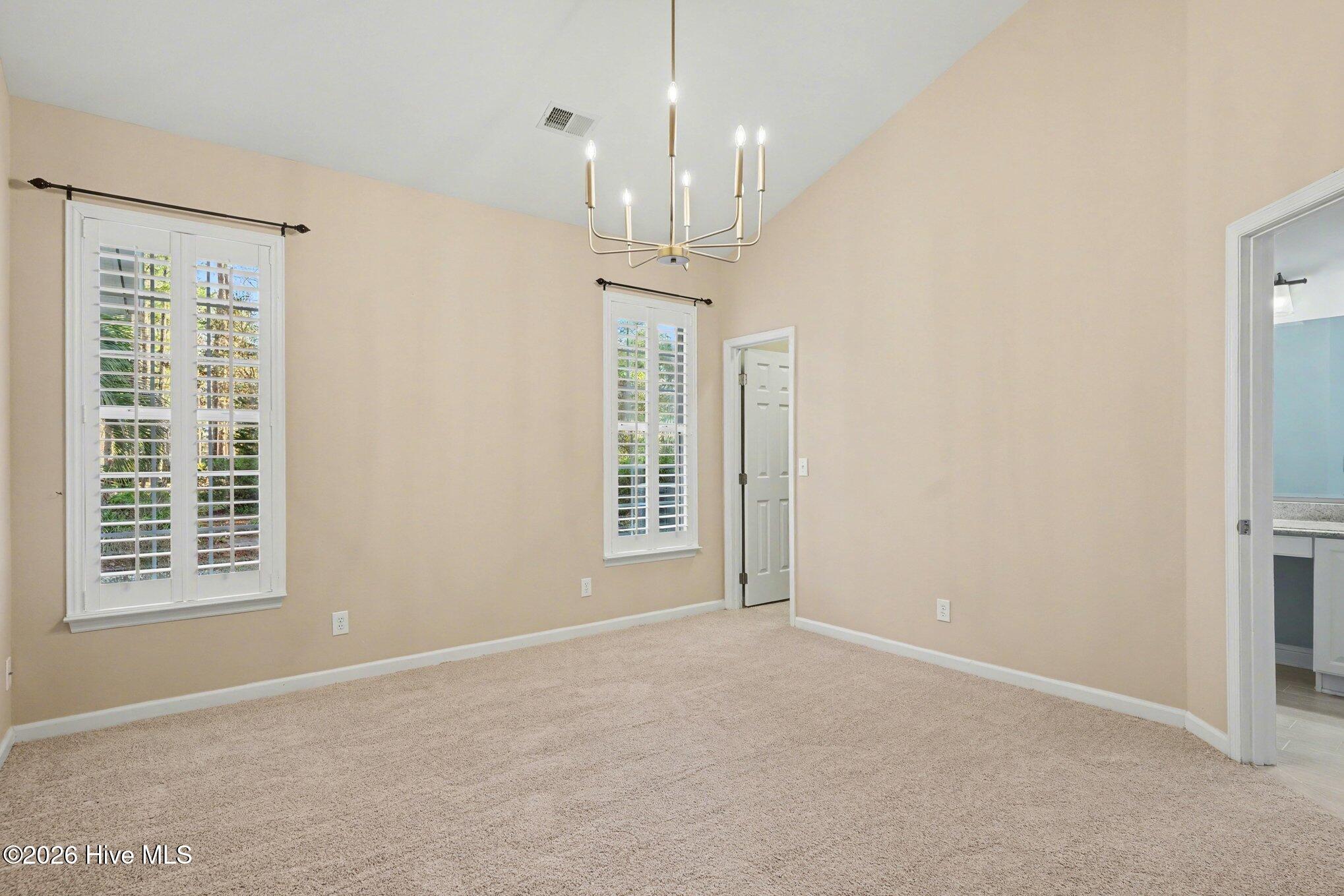 100560869 | Photo 13