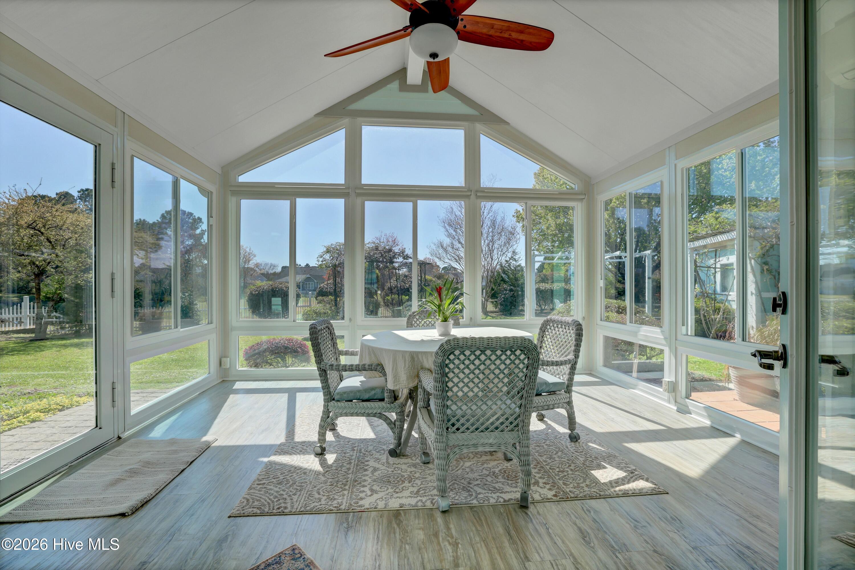 100562291 | Photo 11