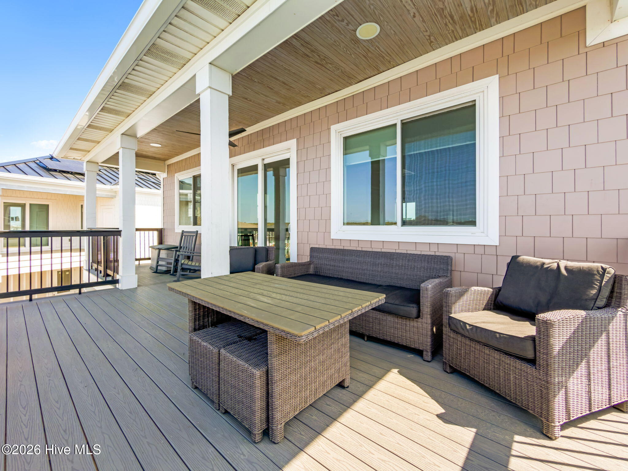 100564964 | Photo 56