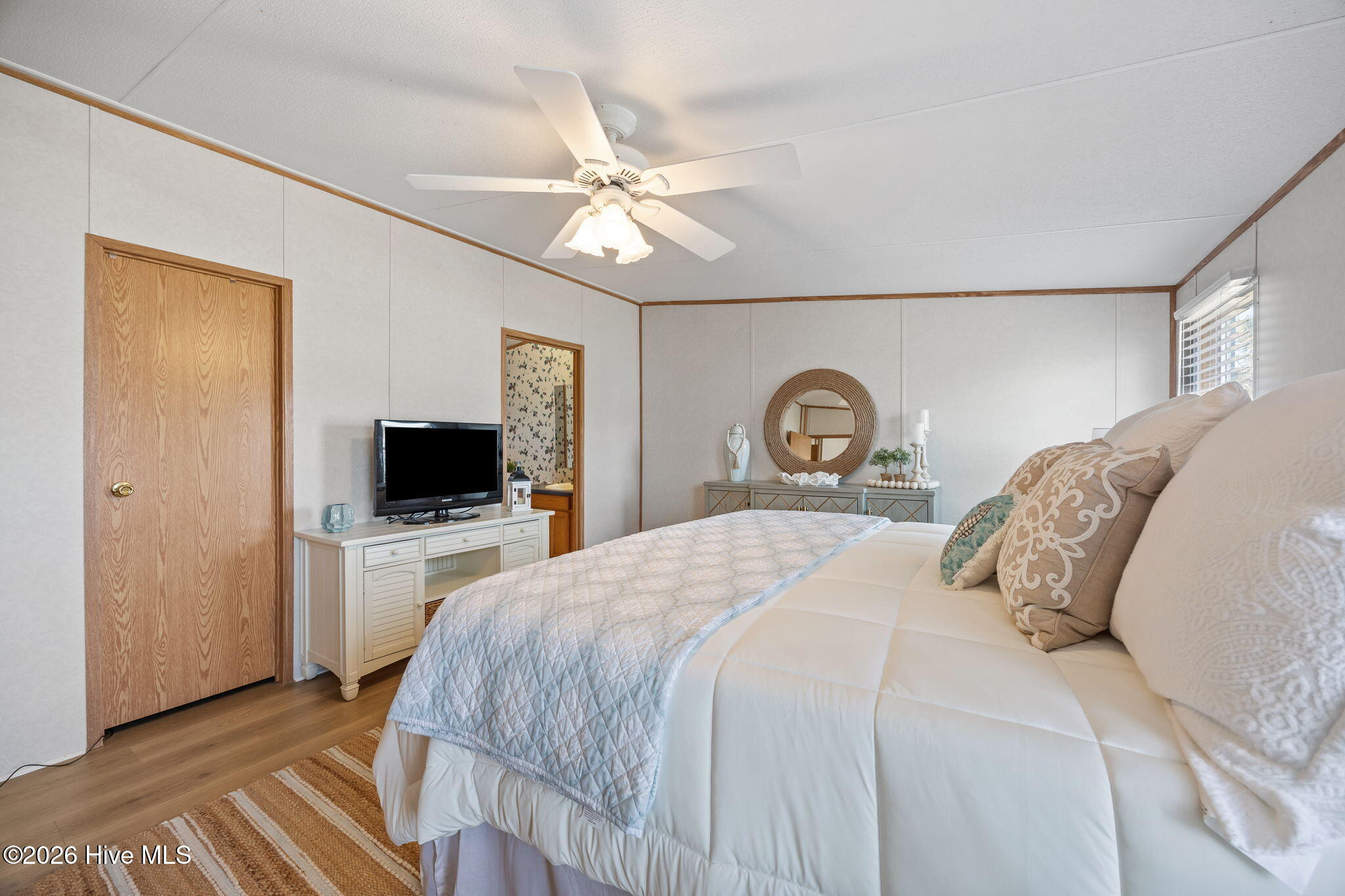 100566757 | Photo 13