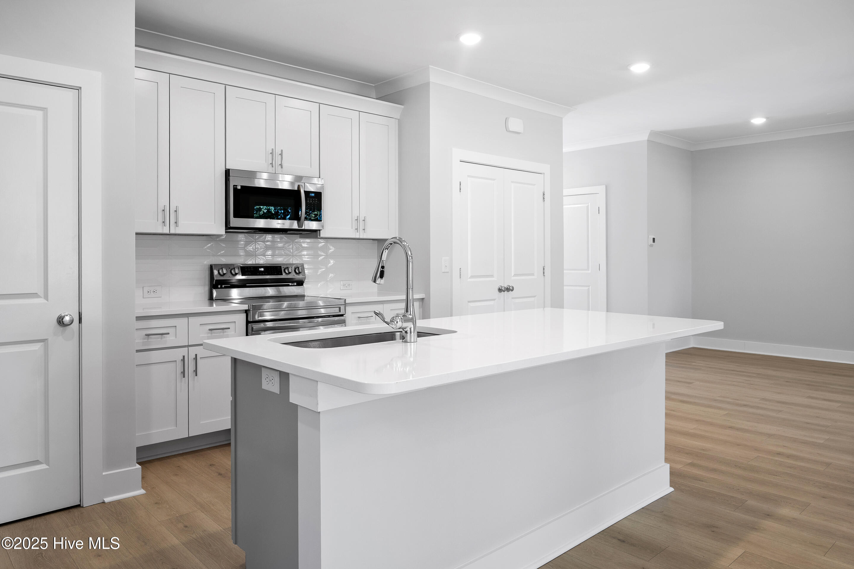 100547481 | Photo 13