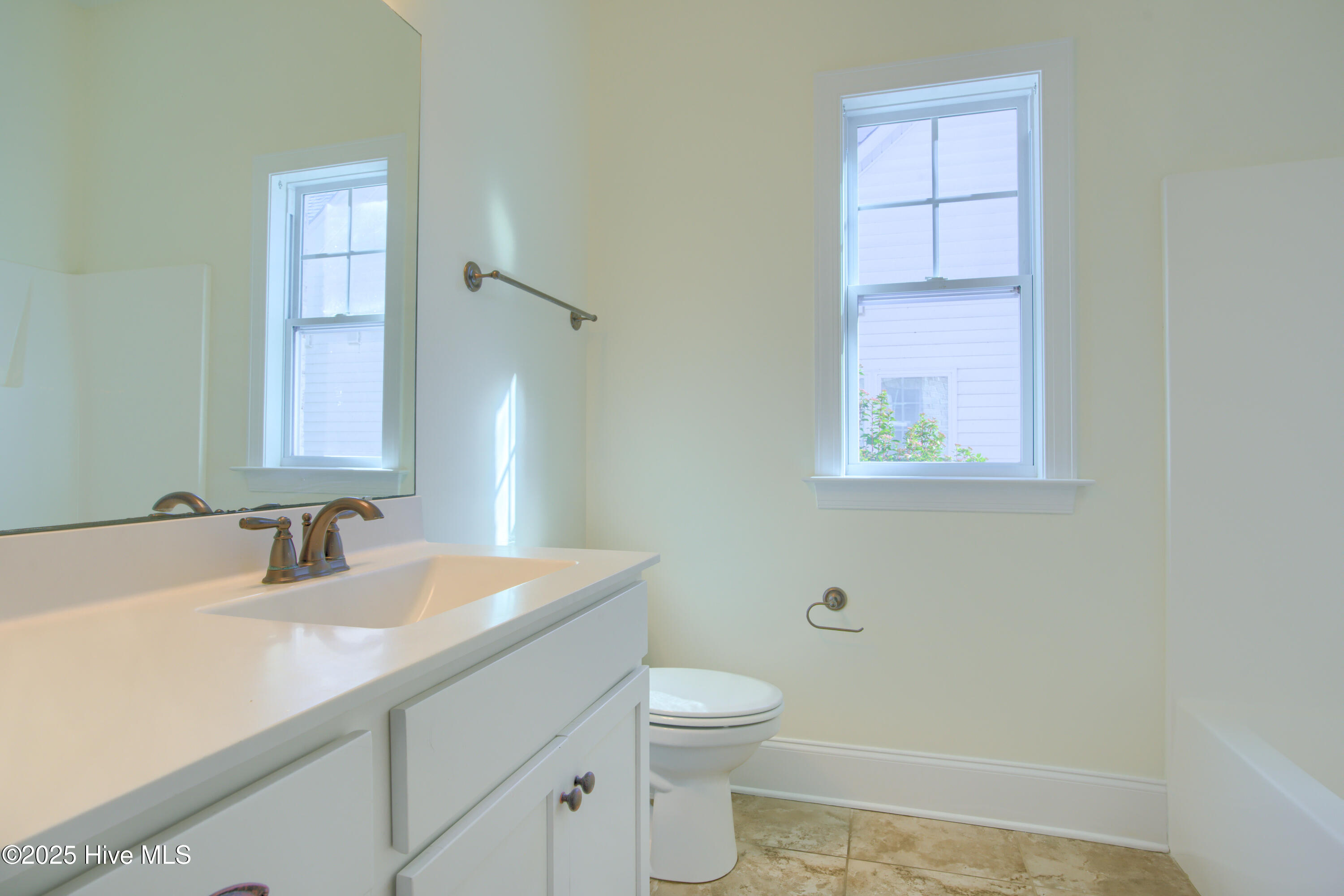 100545720 | Photo 23