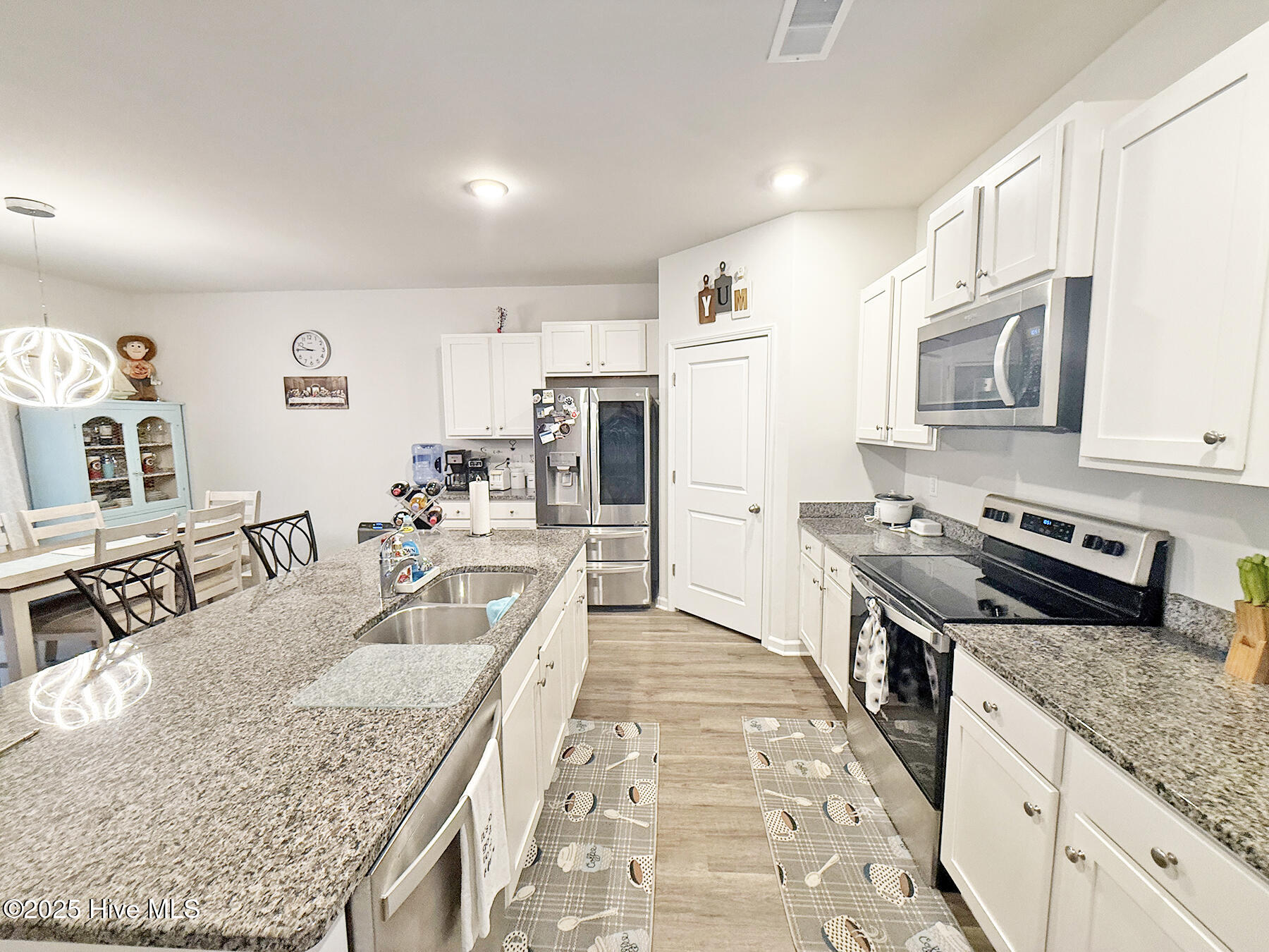 100544374 | Photo 19