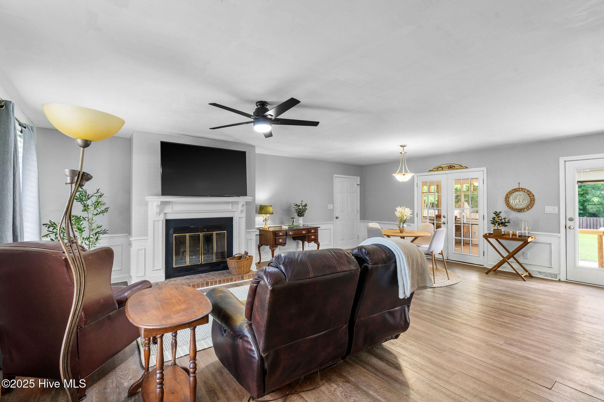 100537089 | Photo 14