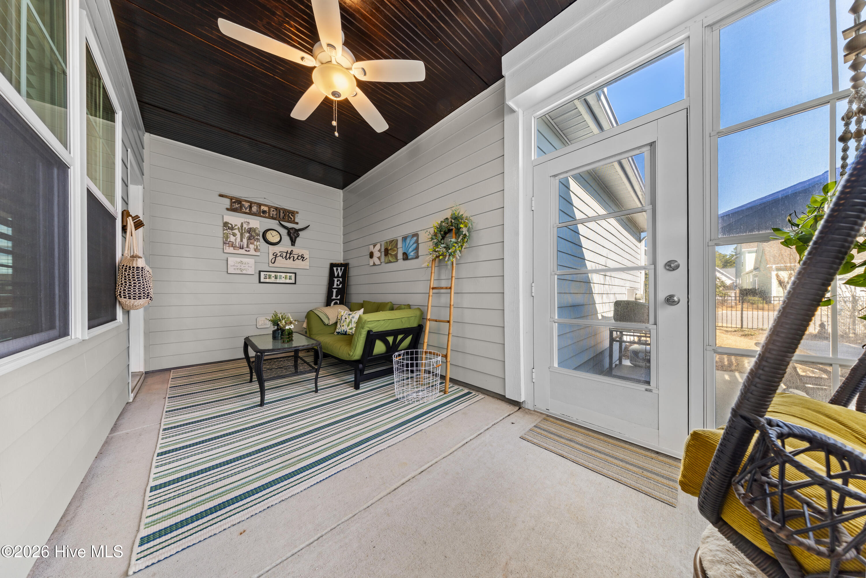 100561487 | Photo 34