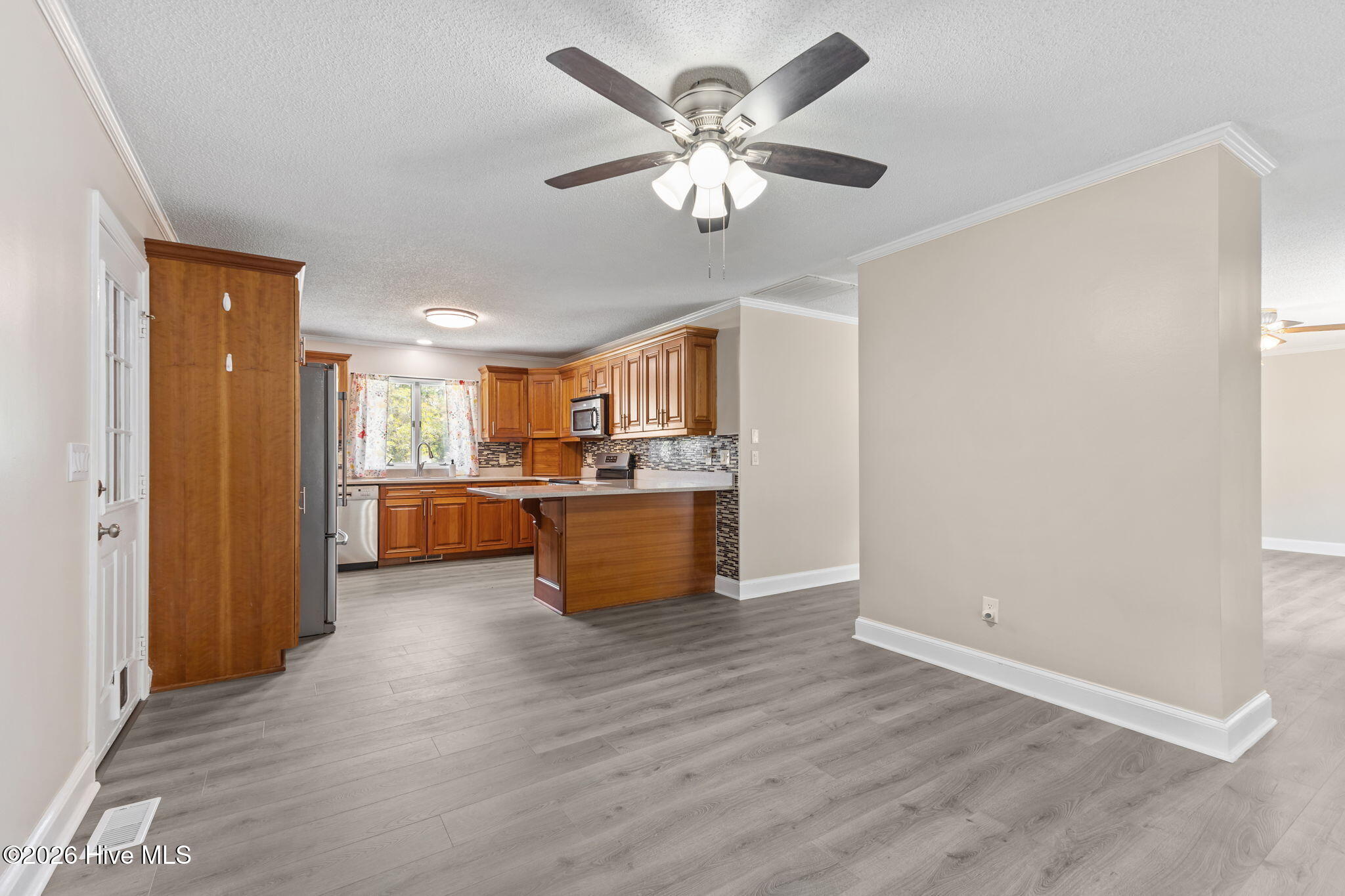 100566474 | Photo 46