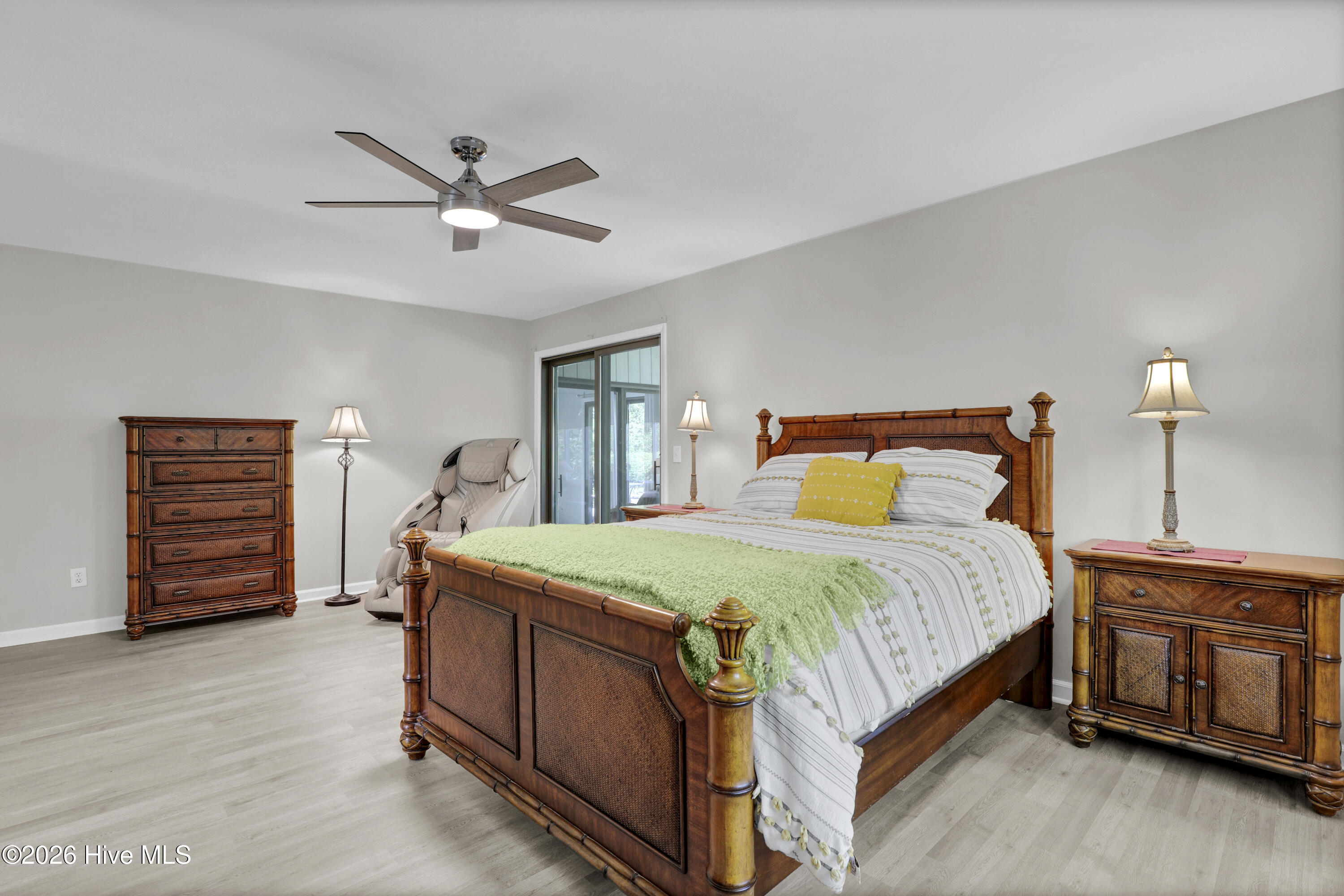 100570450 | Photo 13