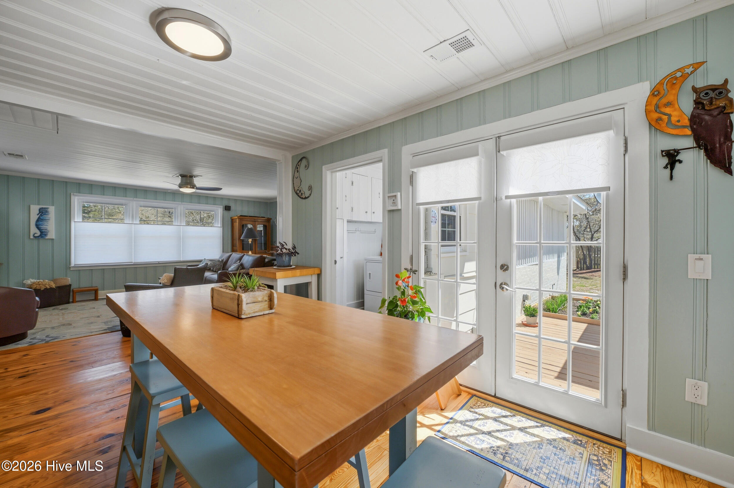 100570502 | Photo 17