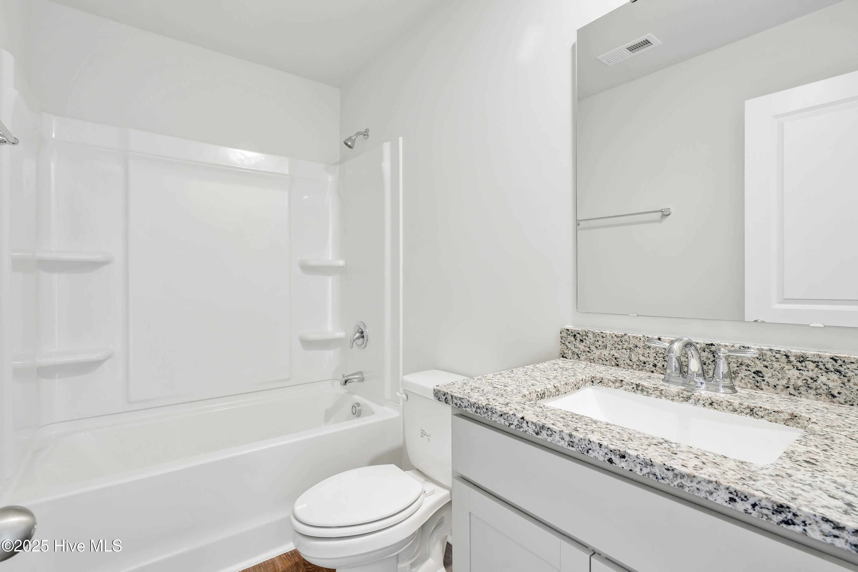 100518882 | Photo 24