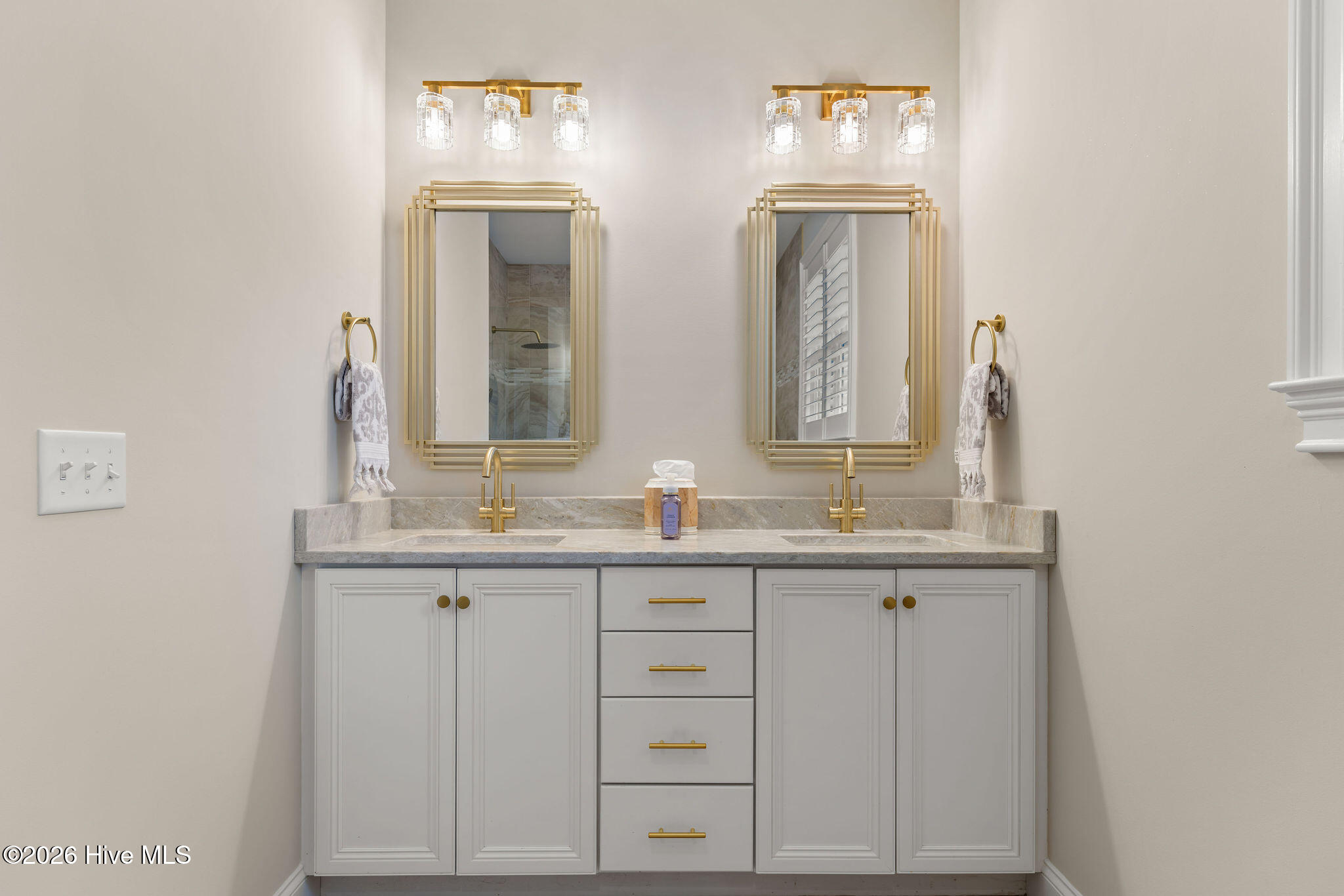 100556154 | Photo 33