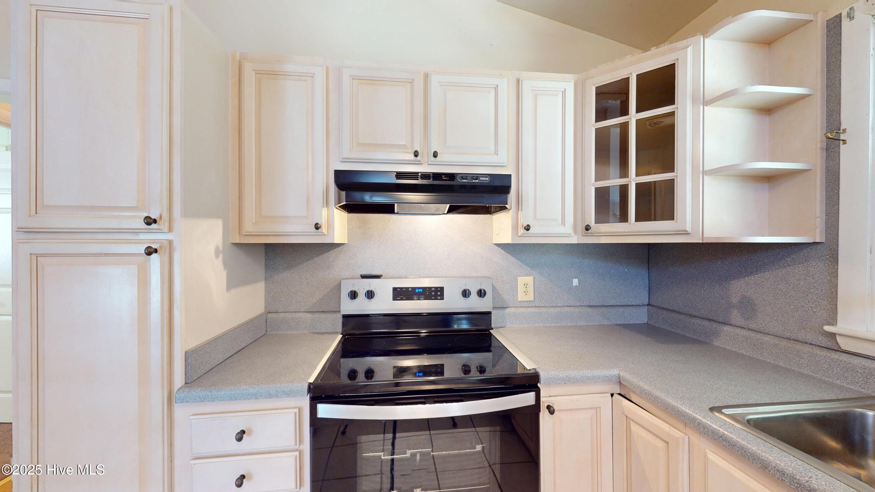 100541528 | Photo 12