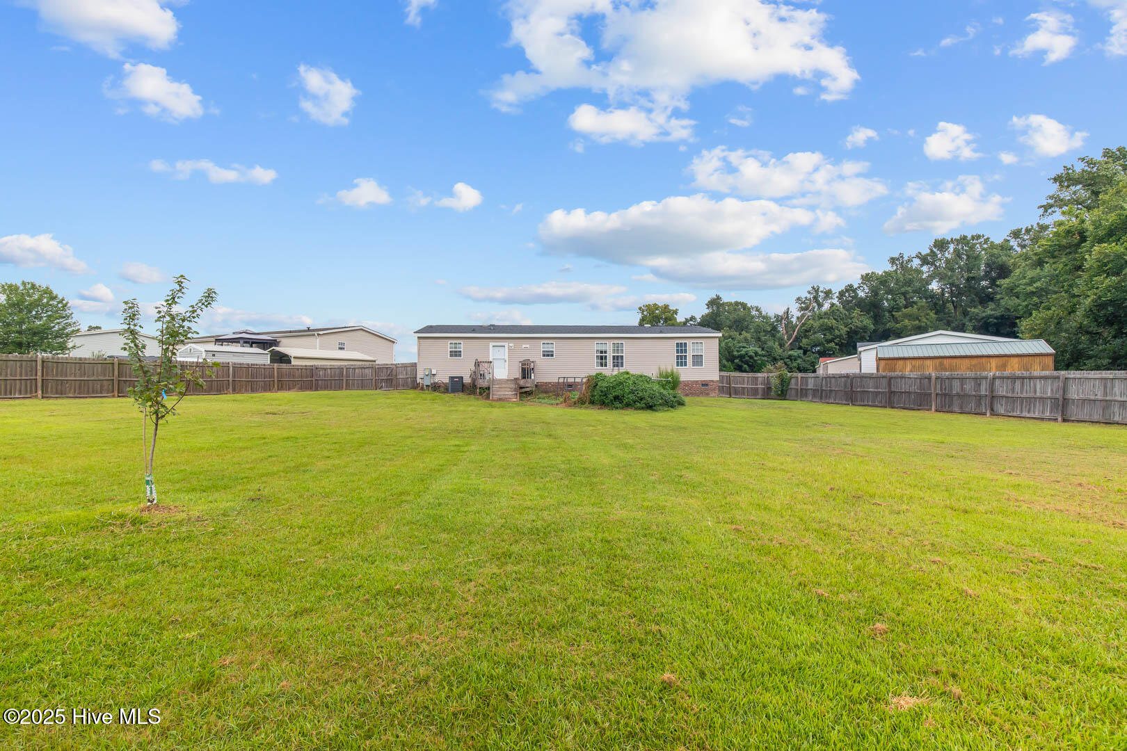 100528687 | Photo 36