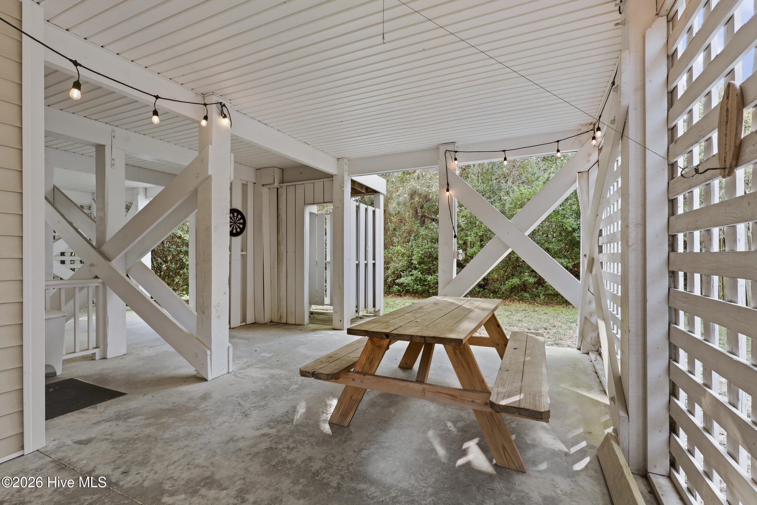 100562364 | Photo 24