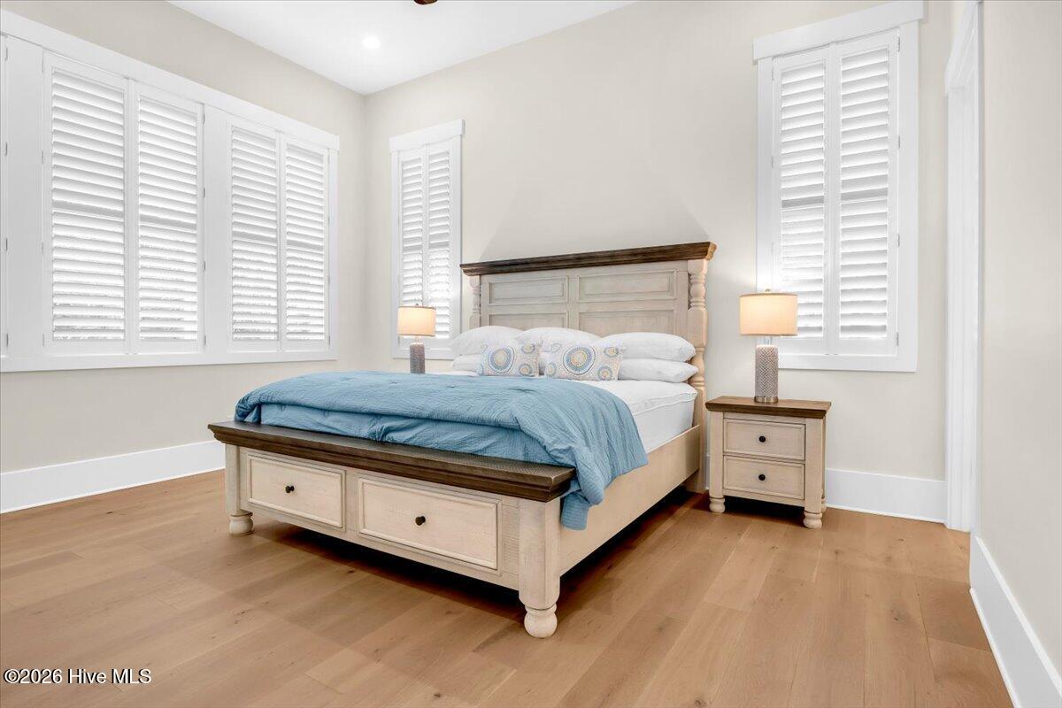 100563677 | Photo 31