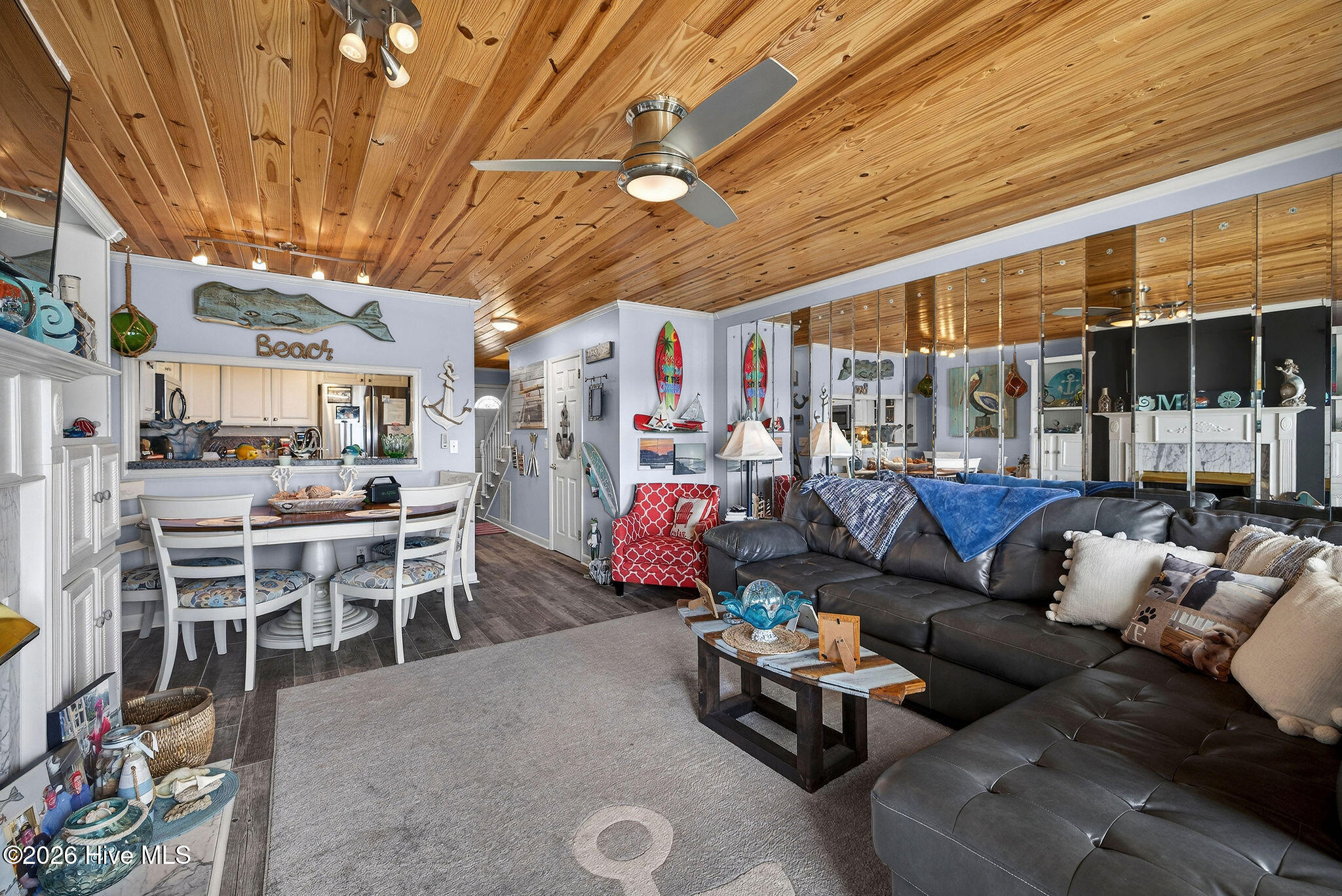 100564348 | Photo 11